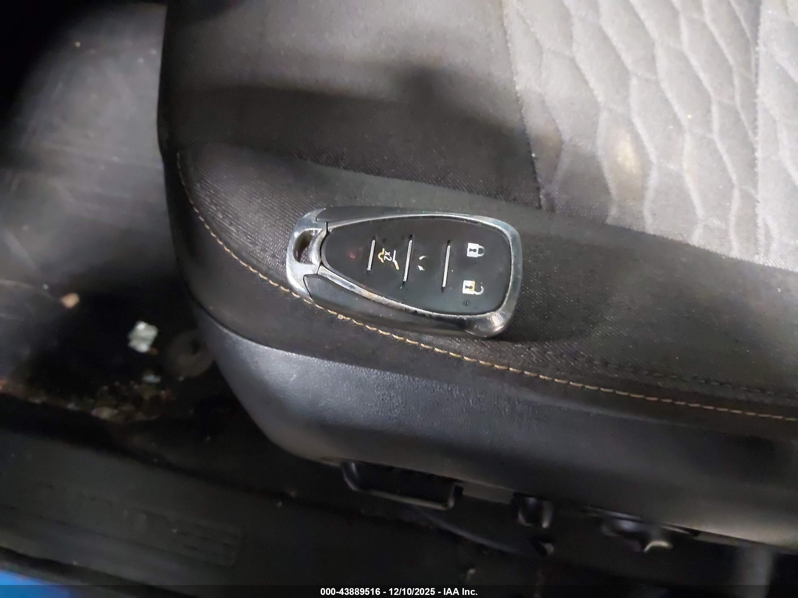 CHEVROLET EQUINOX image 11