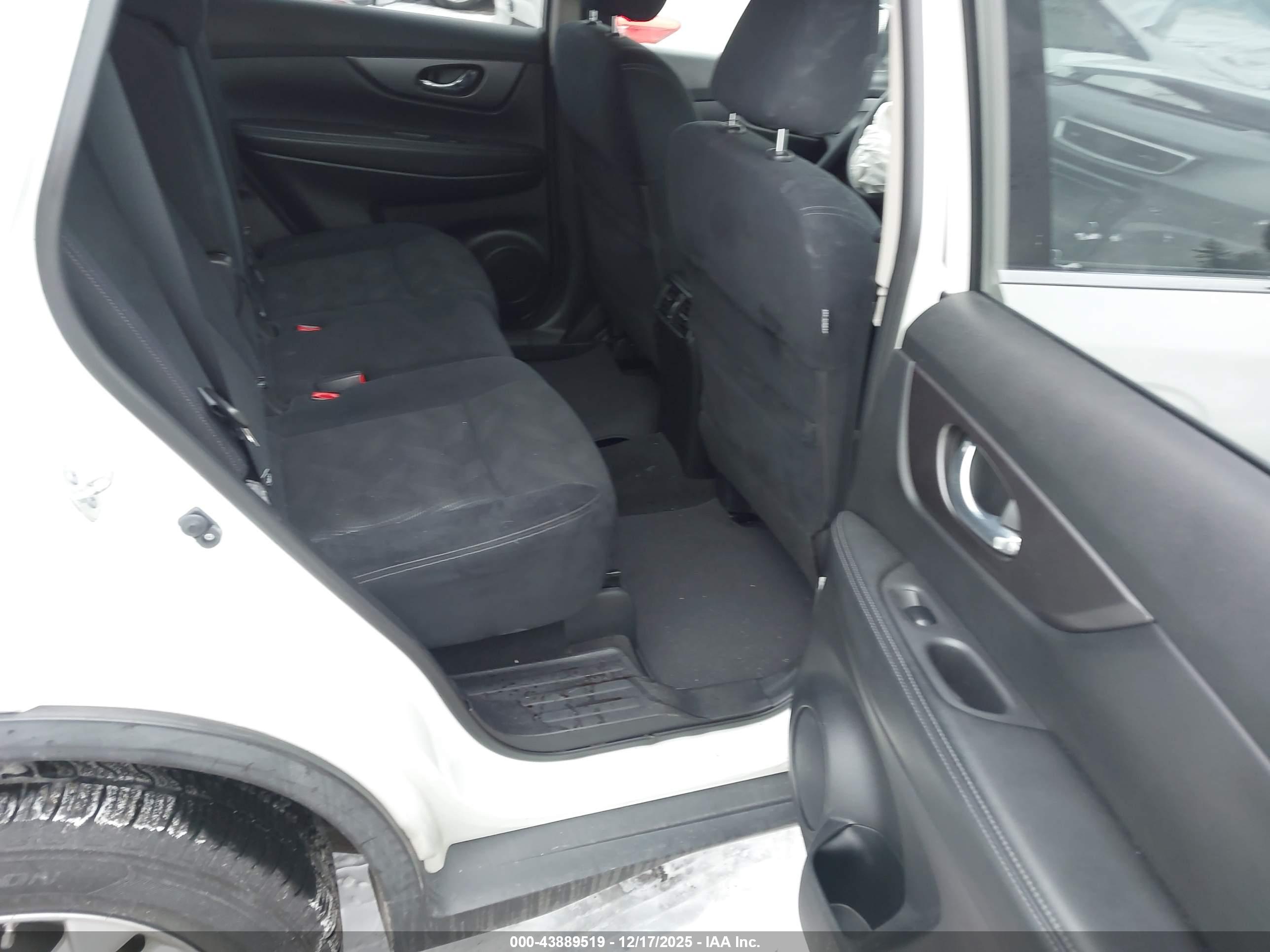 NISSAN ROGUE image 8