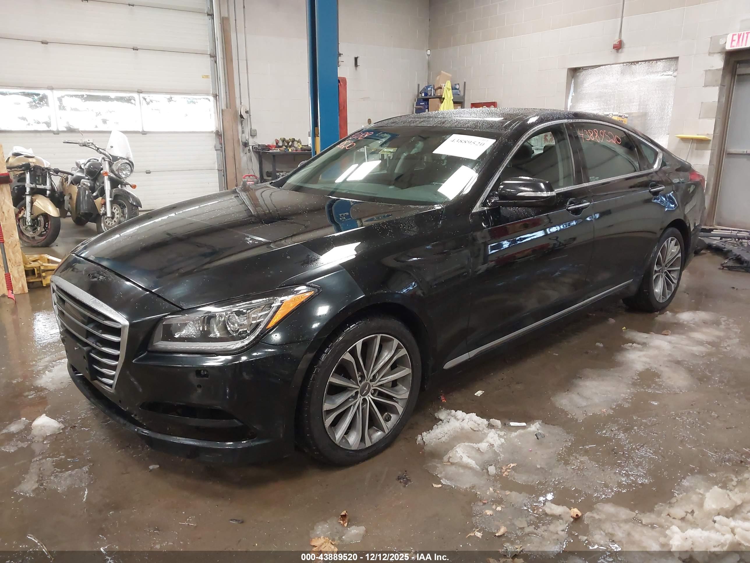 HYUNDAI GENESIS image 2