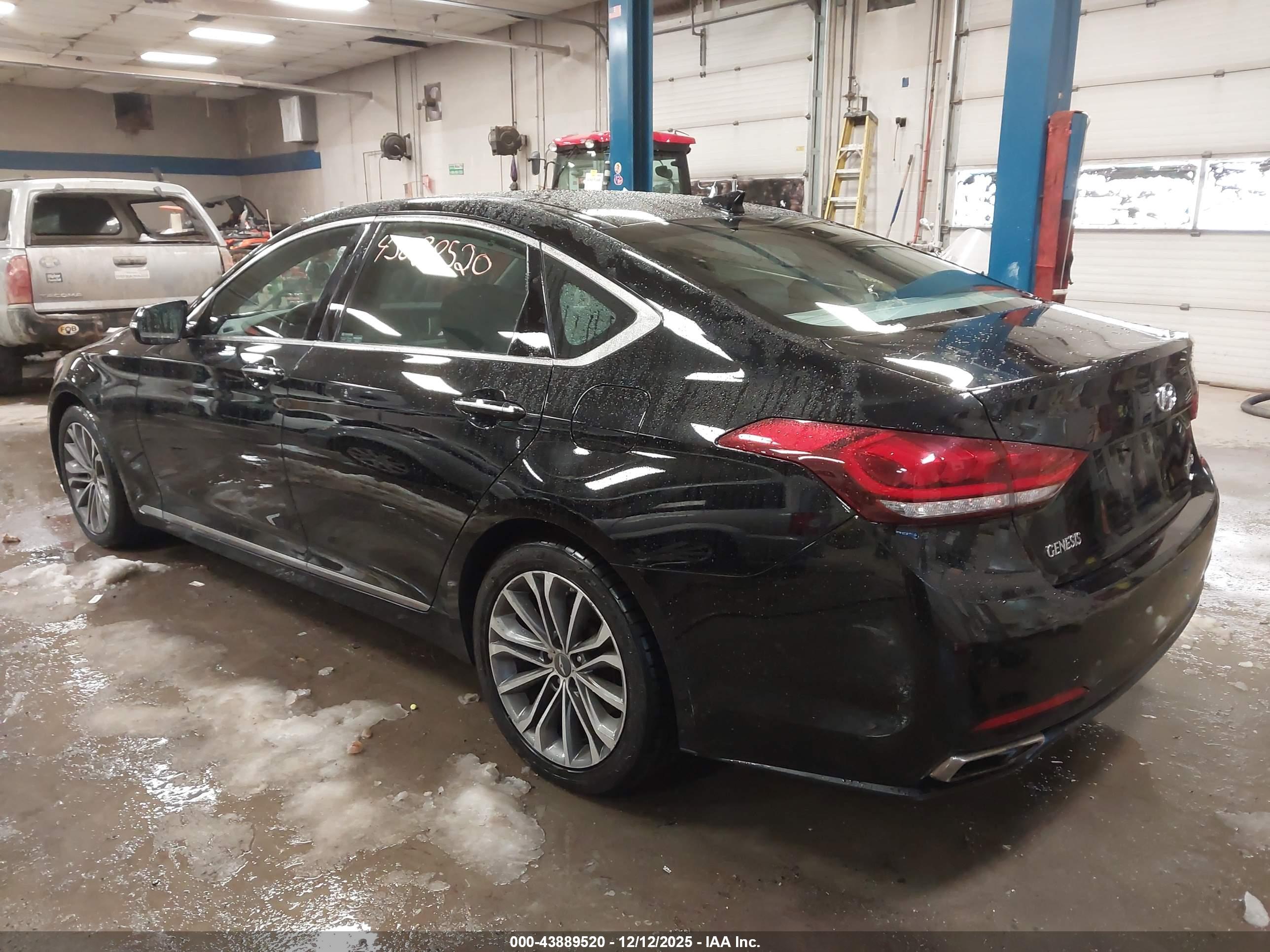 HYUNDAI GENESIS image 3