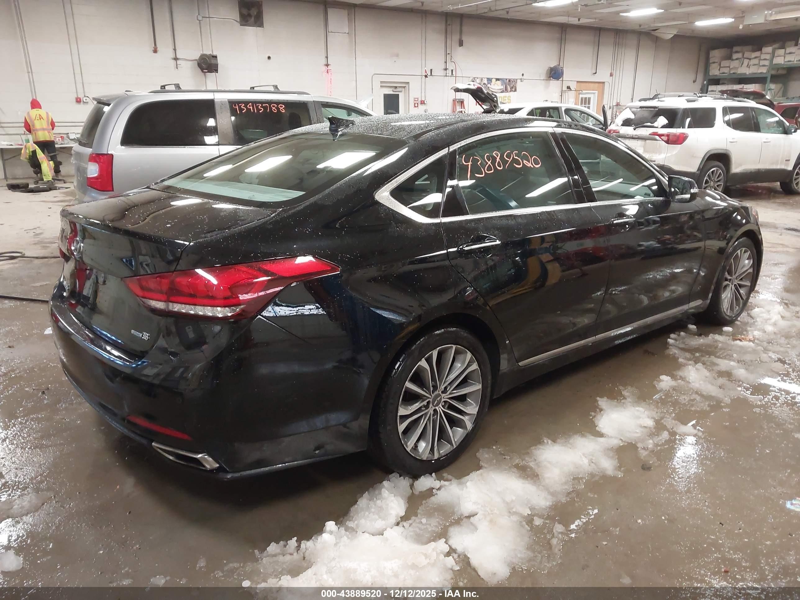 HYUNDAI GENESIS image 4
