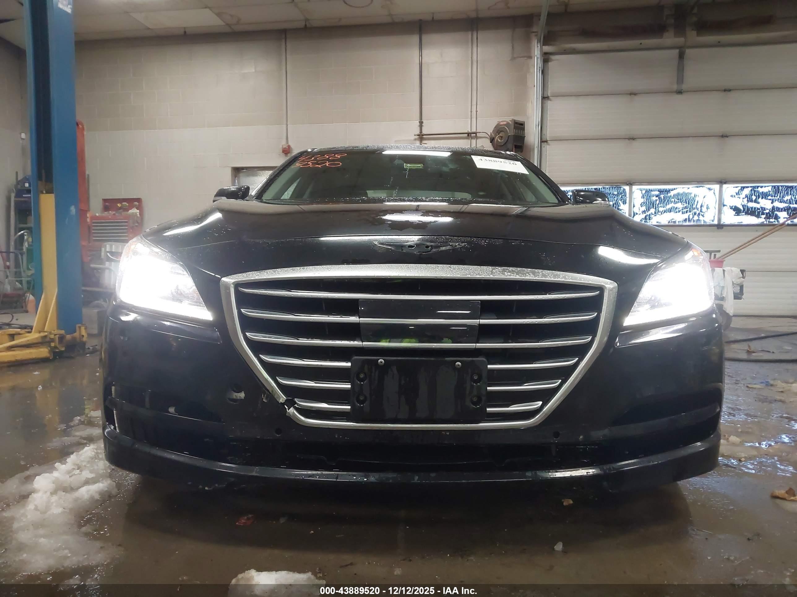 HYUNDAI GENESIS image 6