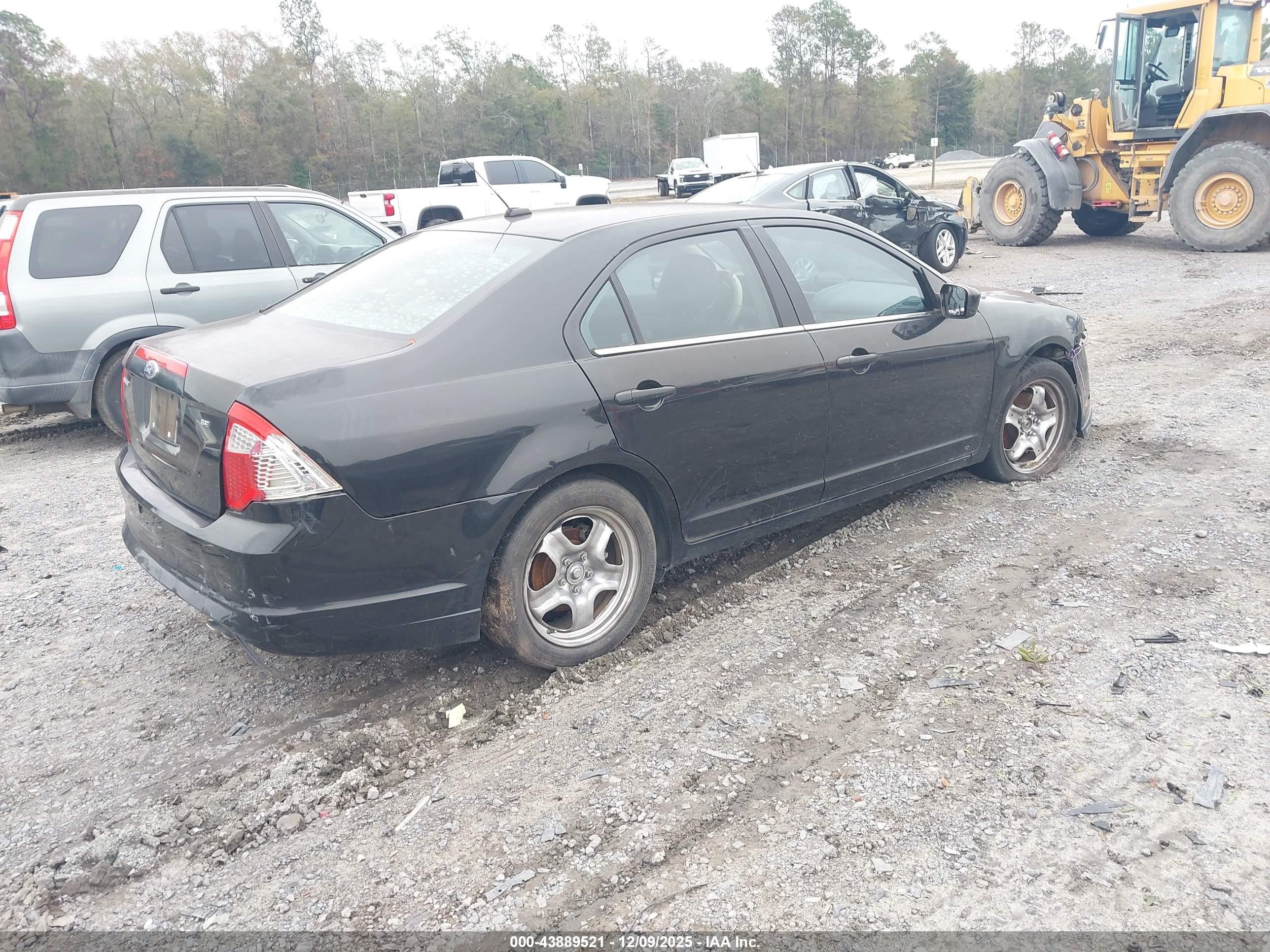 FORD FUSION image 4