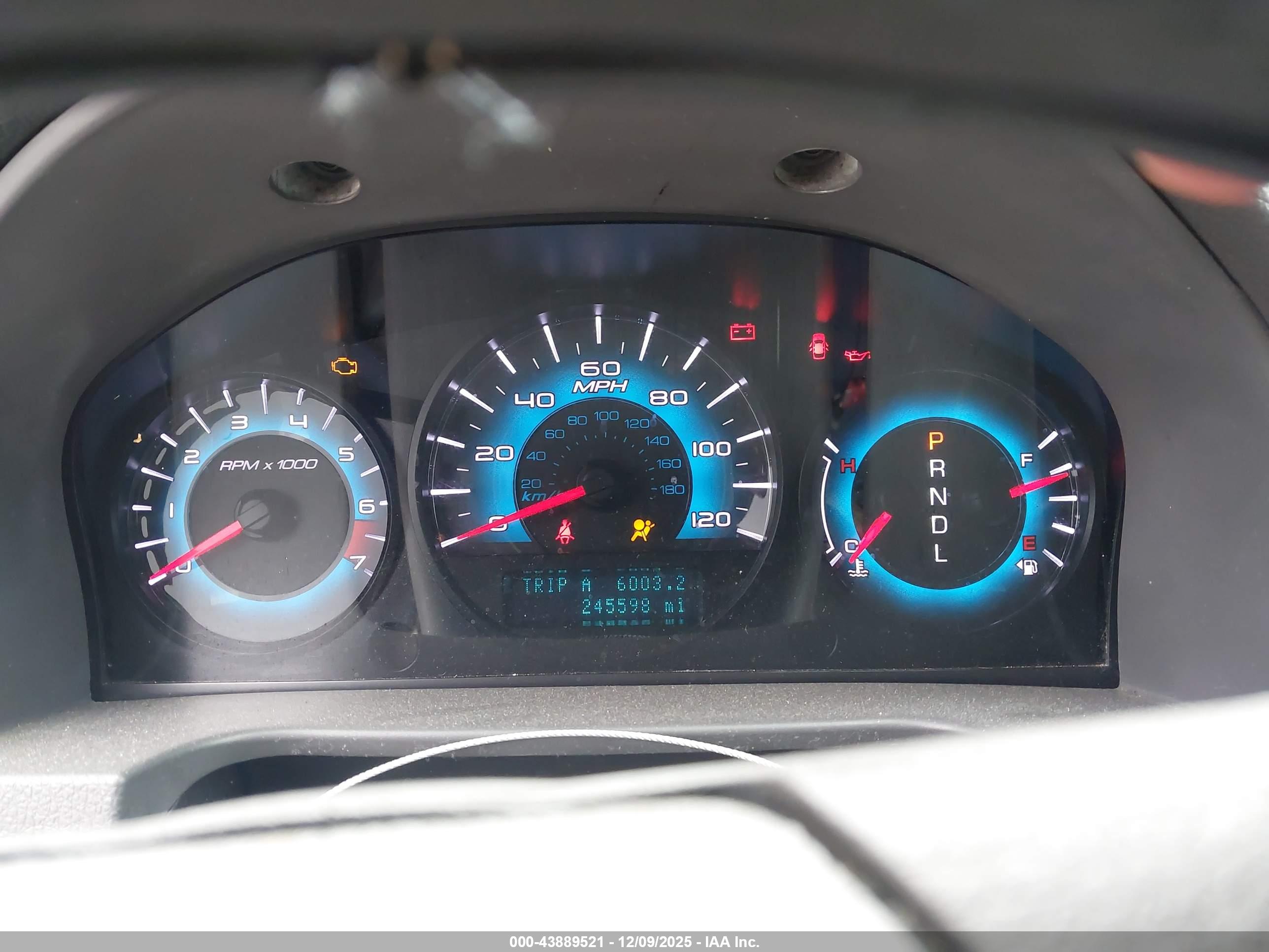 FORD FUSION image 7