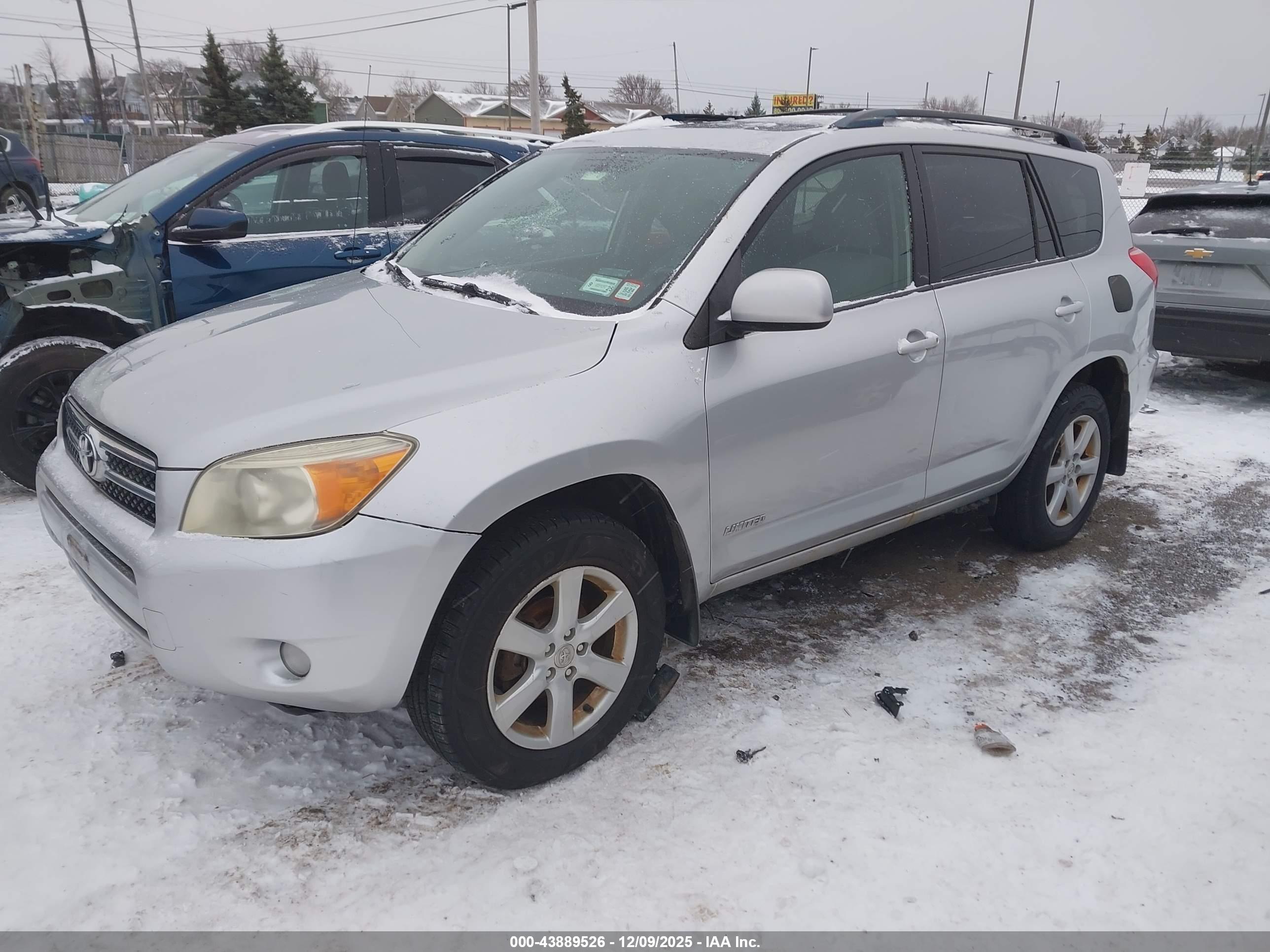 TOYOTA RAV4 image 2