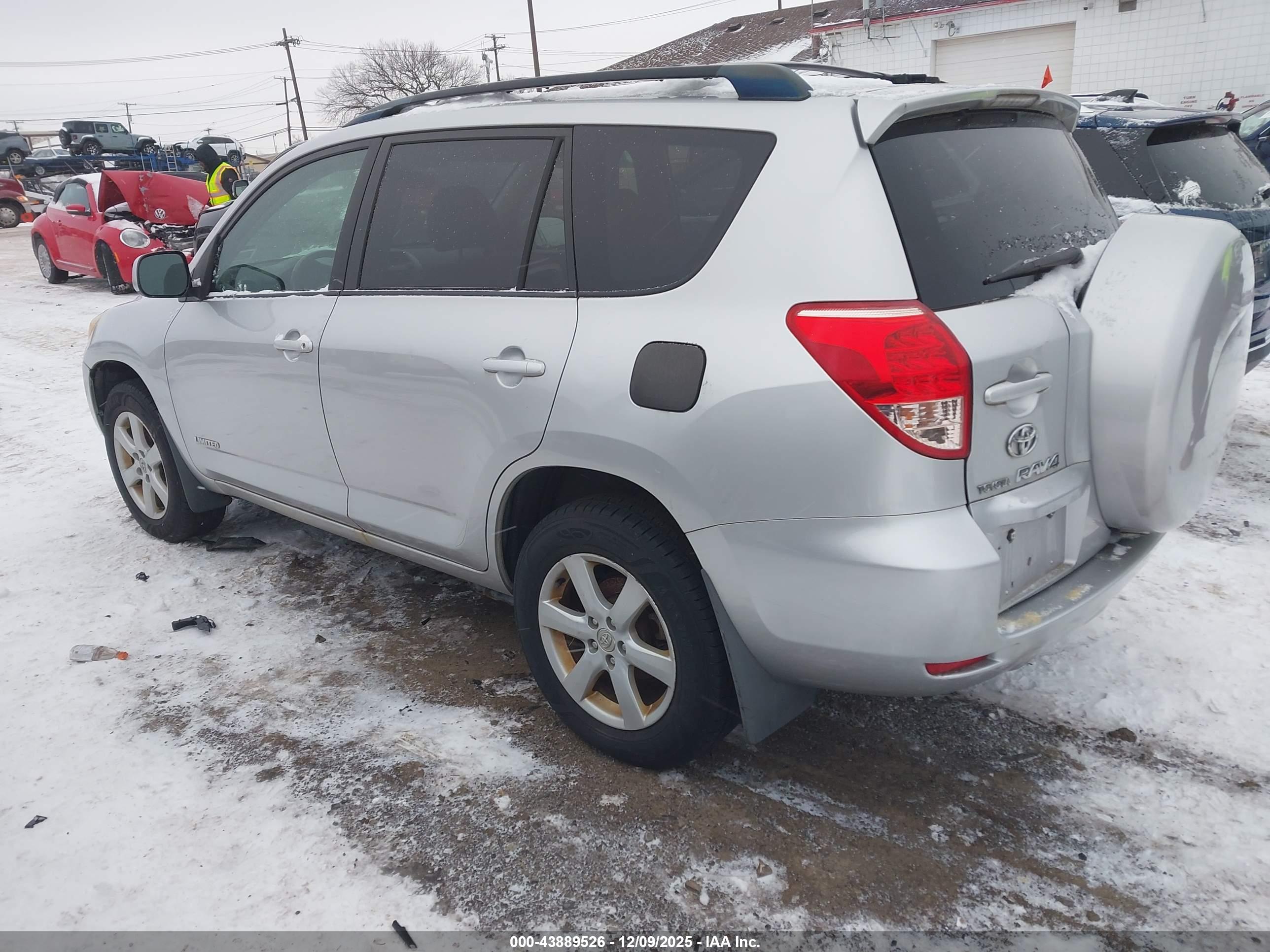 TOYOTA RAV4 image 3
