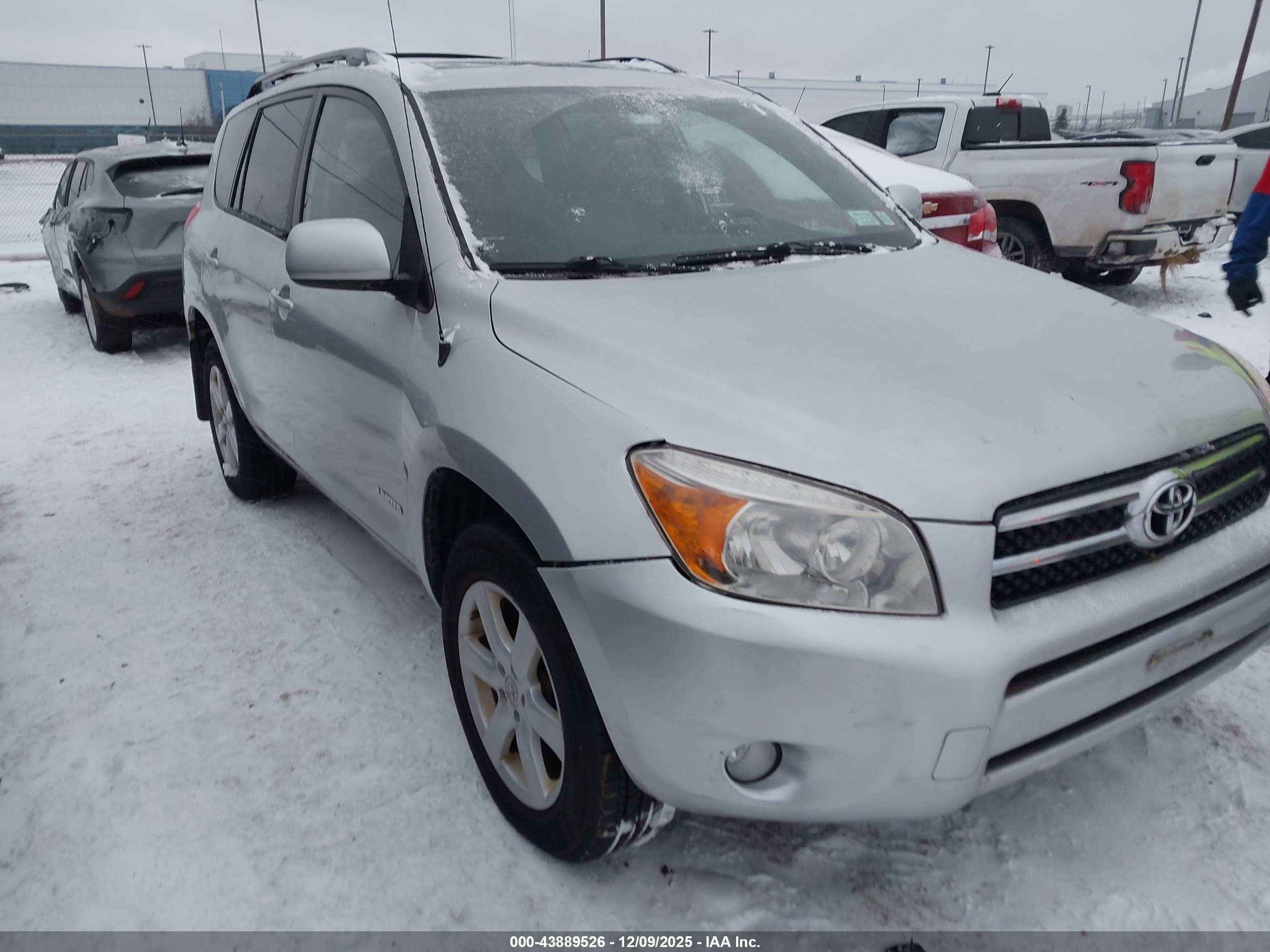 TOYOTA RAV4 image 6
