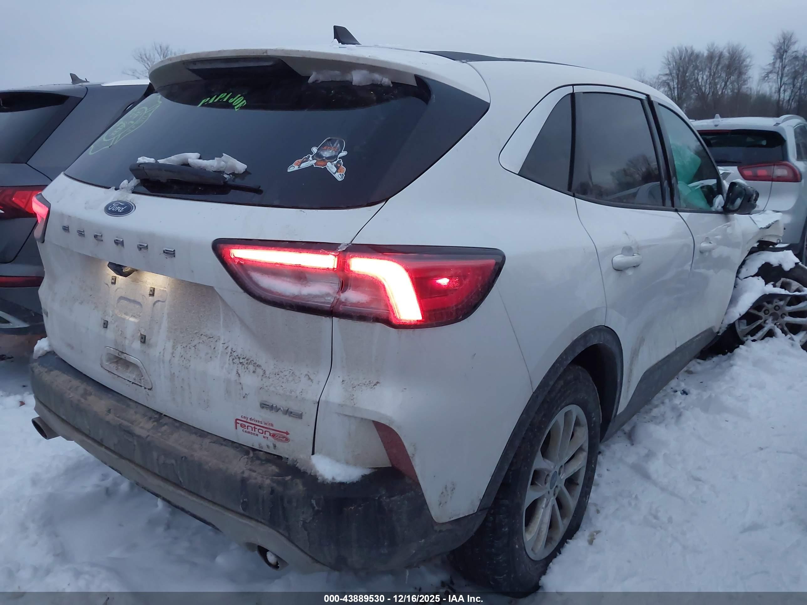 FORD ESCAPE image 4