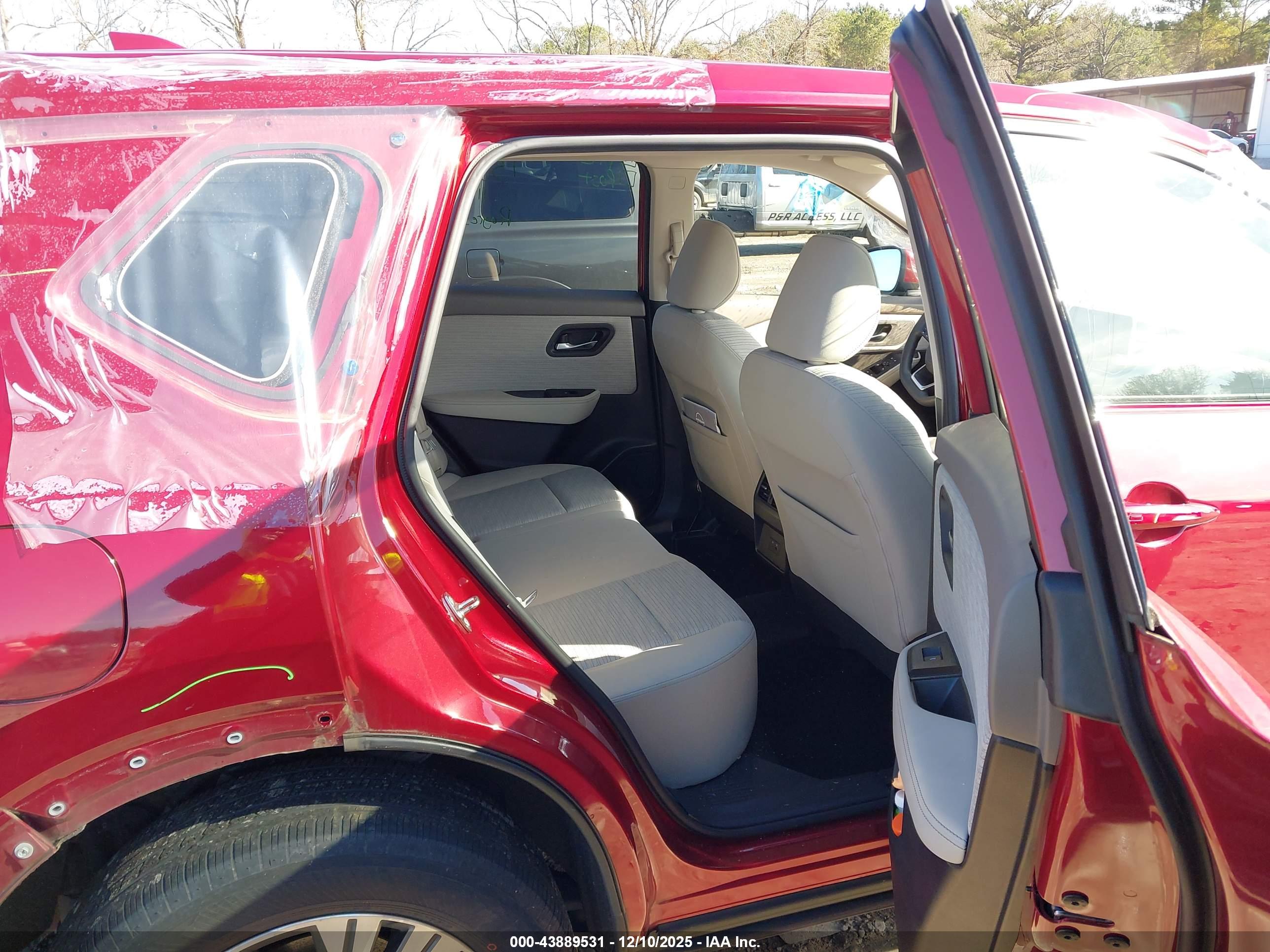 NISSAN ROGUE image 8