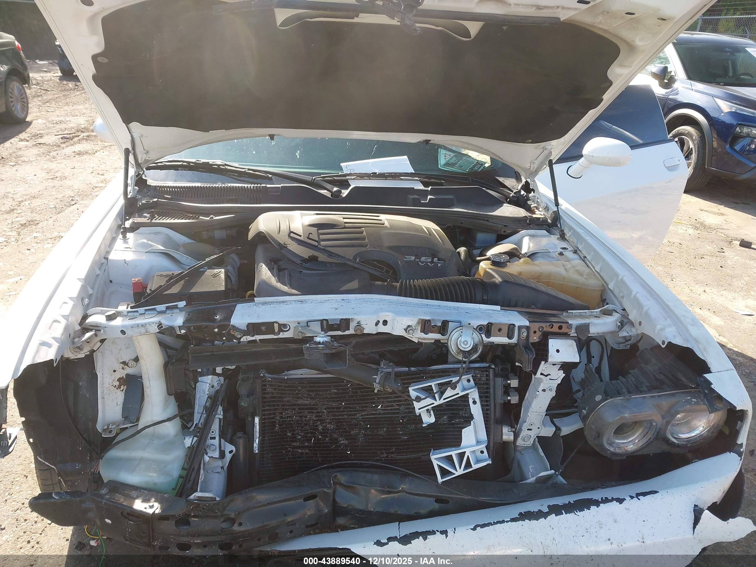 DODGE CHALLENGER image 10