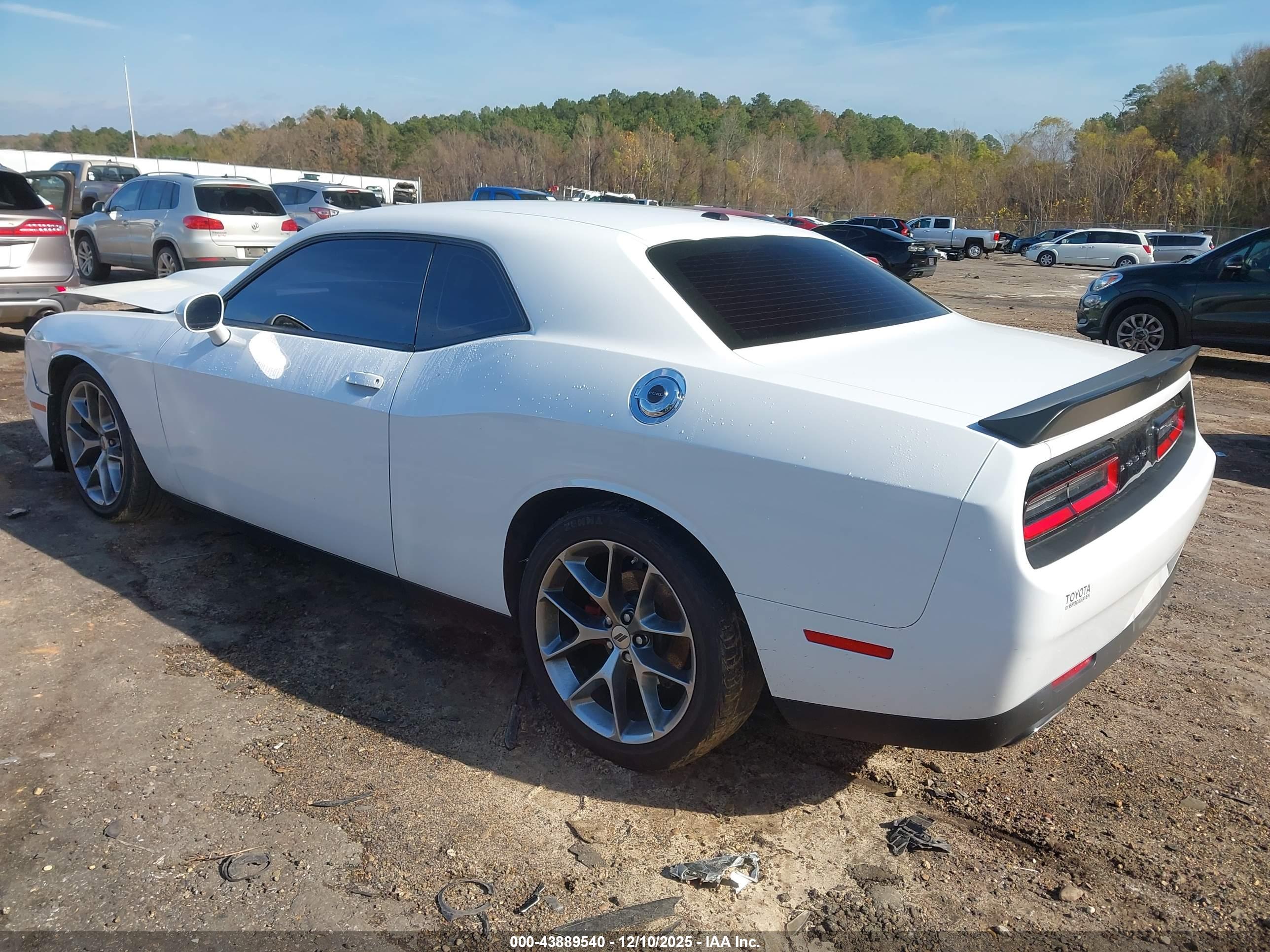 DODGE CHALLENGER image 3