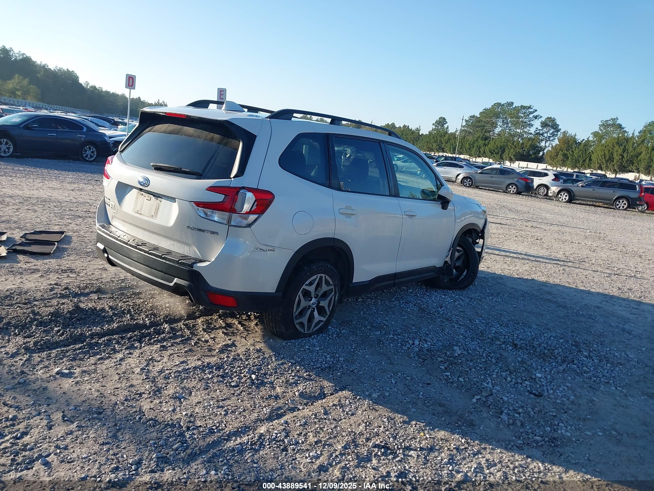 SUBARU FORESTER image 4