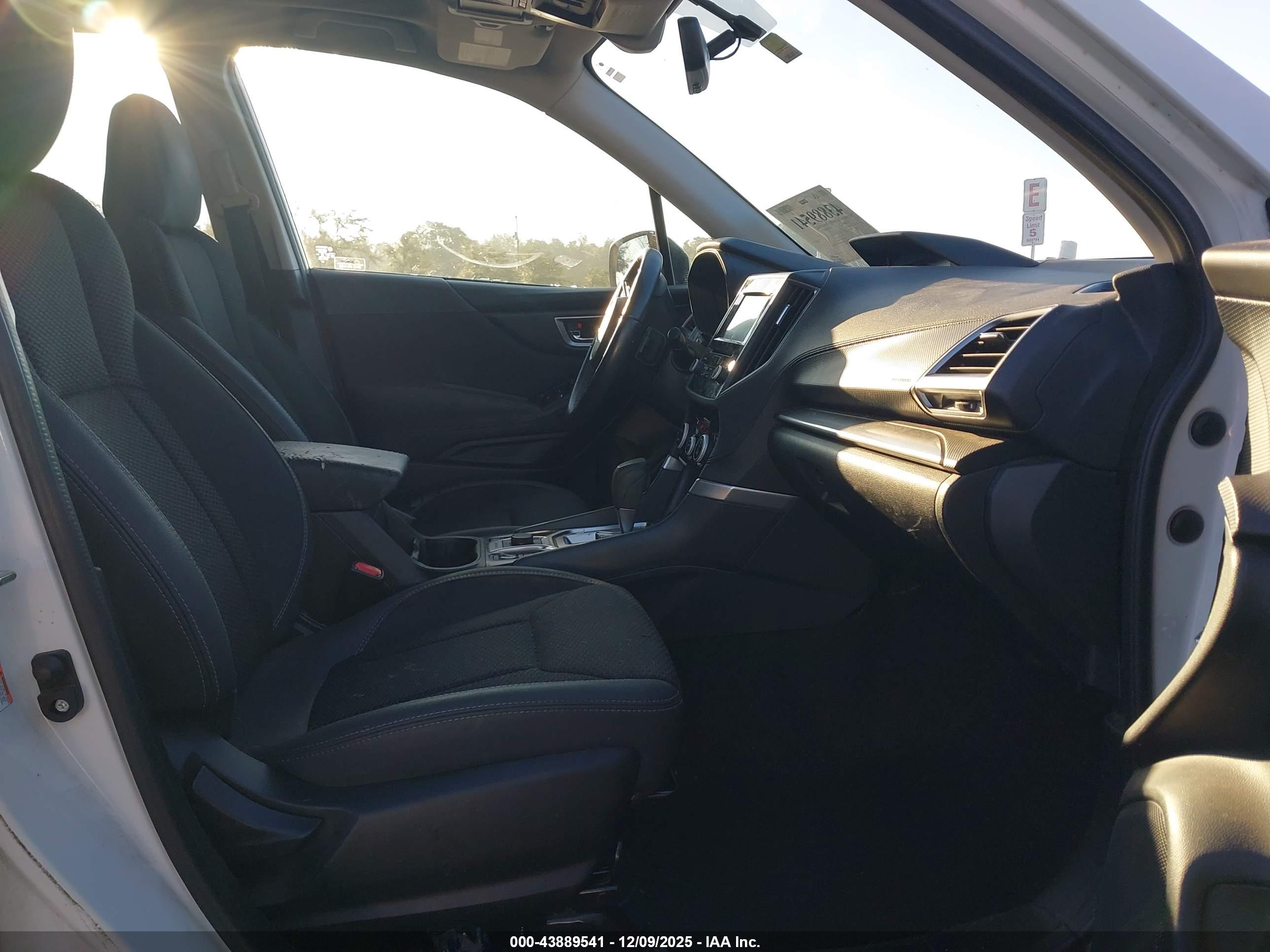 SUBARU FORESTER image 5