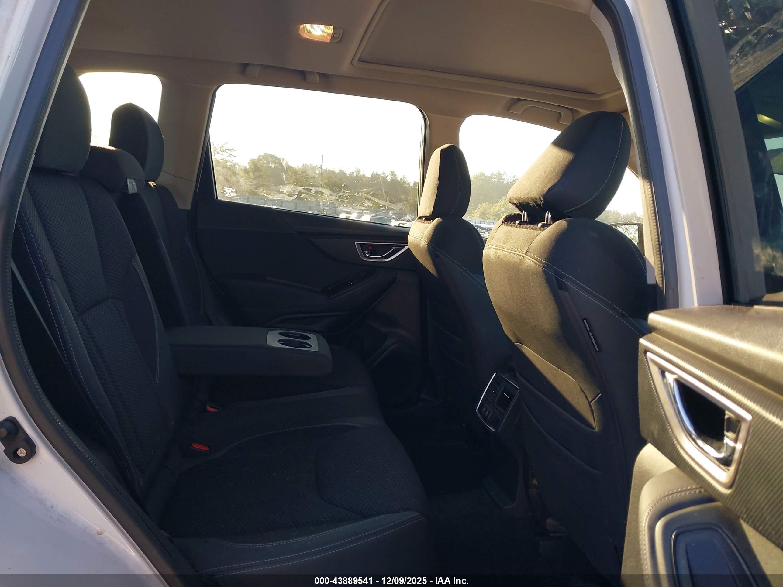 SUBARU FORESTER image 8