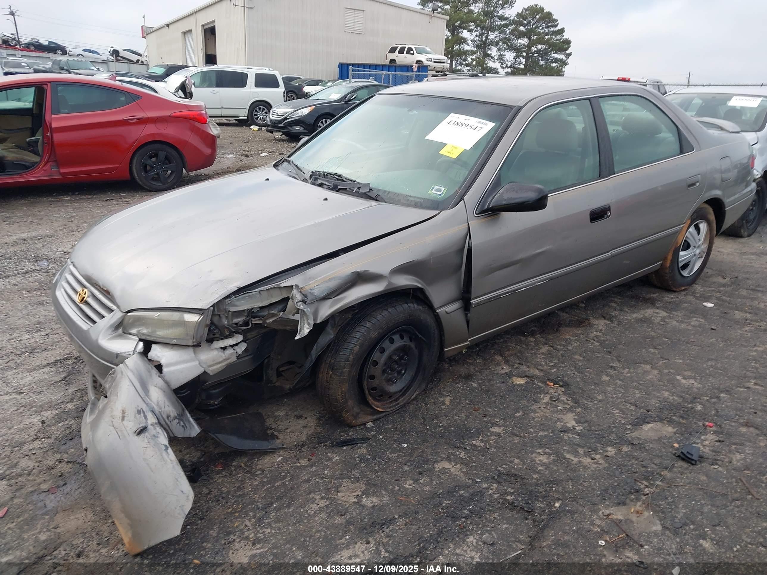 TOYOTA CAMRY image 2