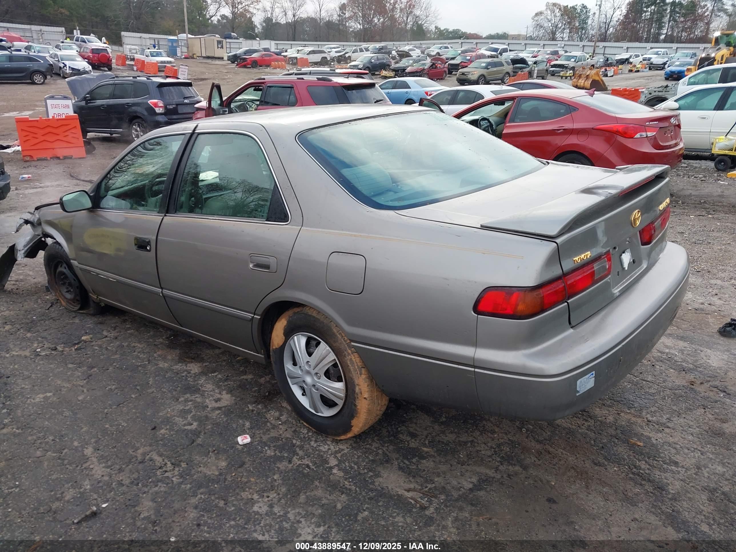 TOYOTA CAMRY image 3