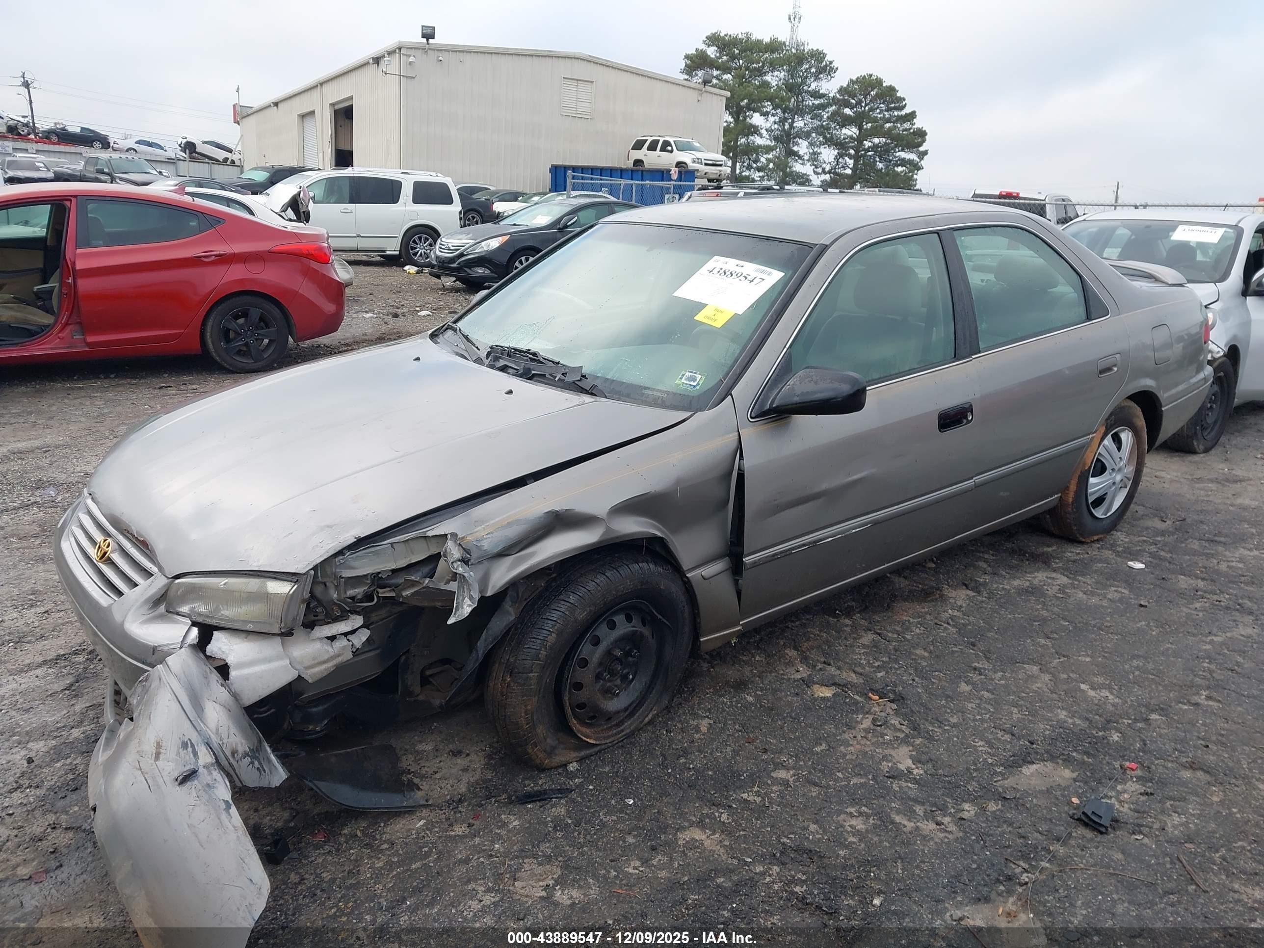 TOYOTA CAMRY image 6