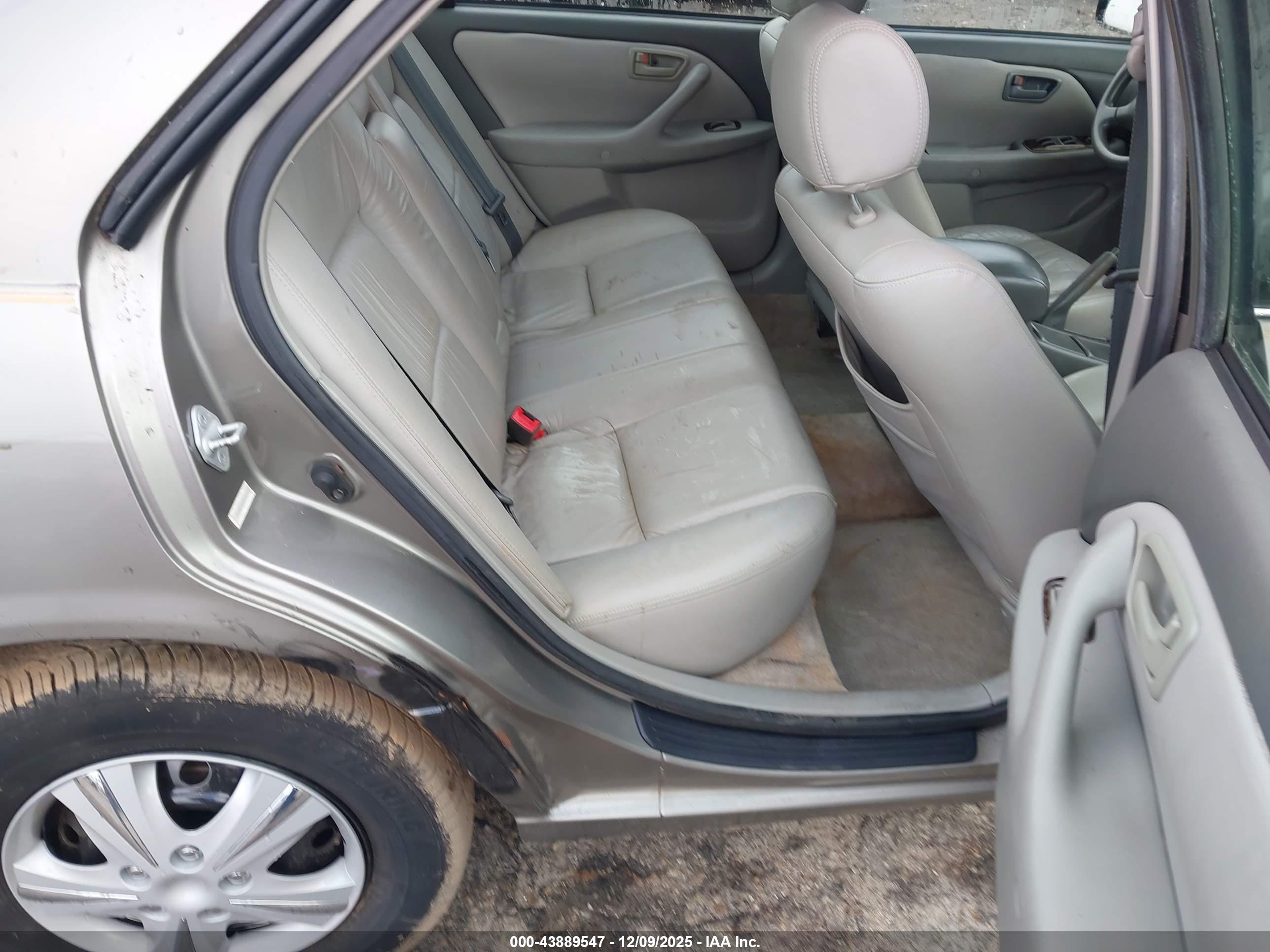 TOYOTA CAMRY image 8