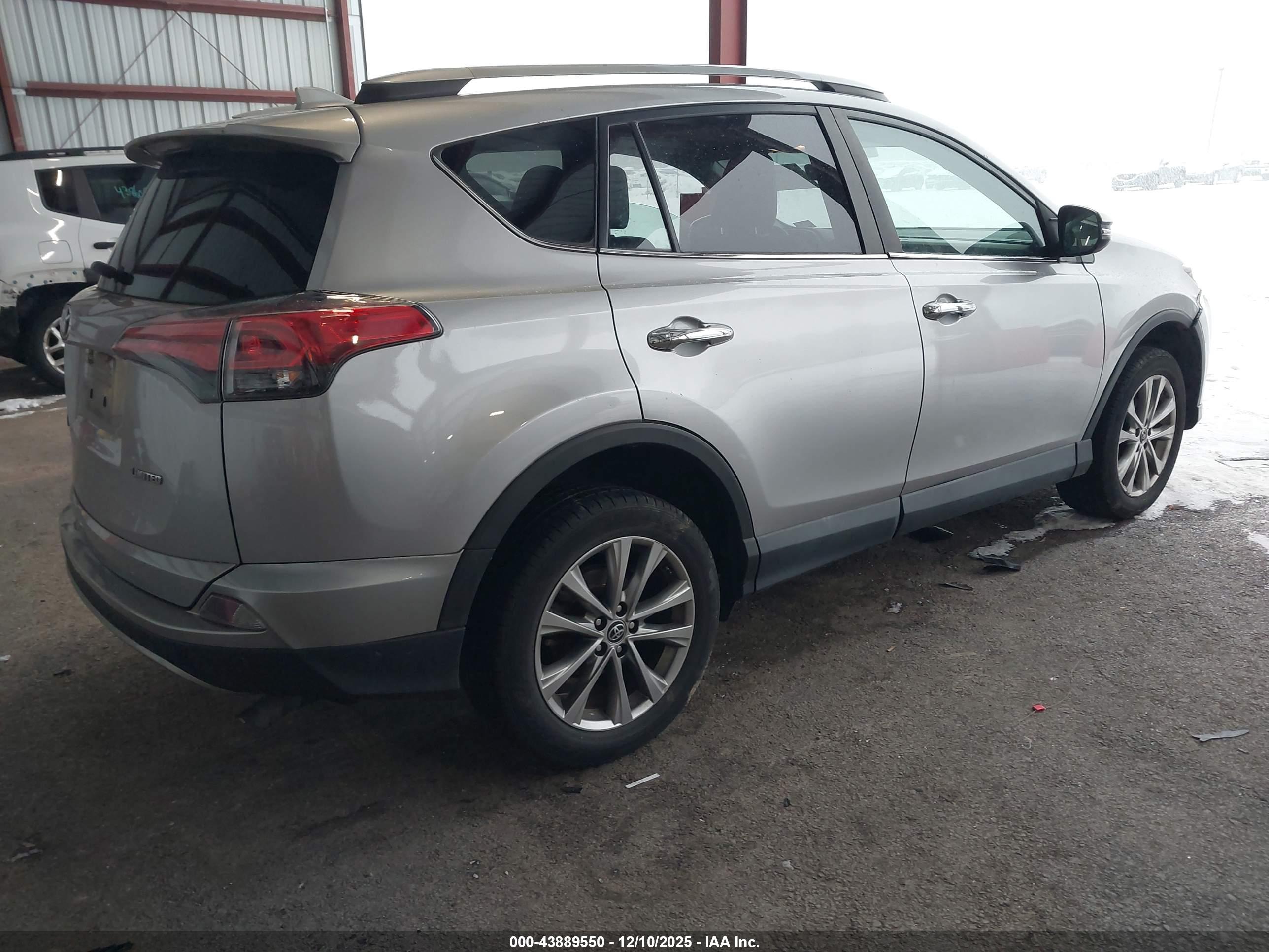 TOYOTA RAV4 image 4
