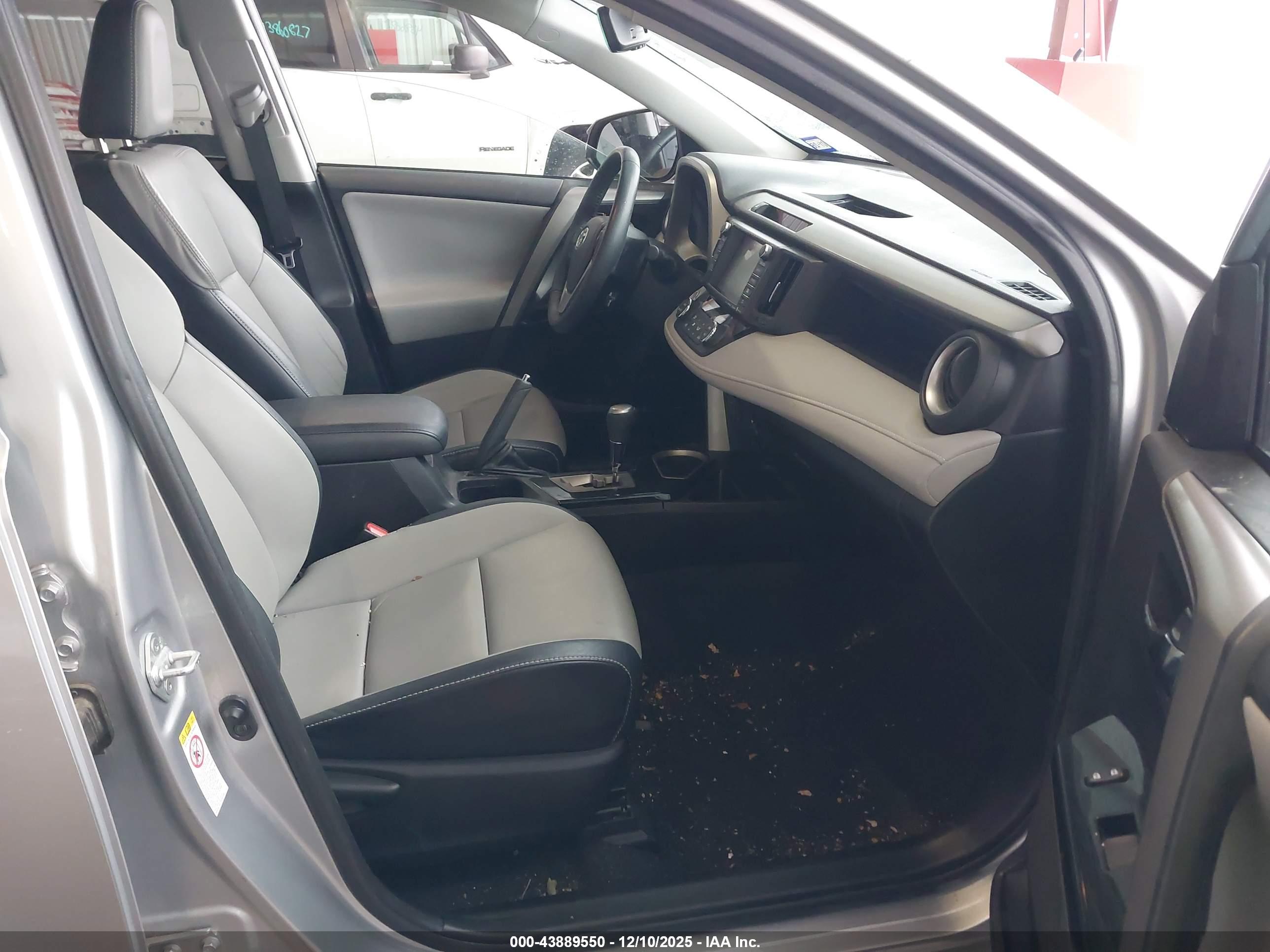 TOYOTA RAV4 image 5