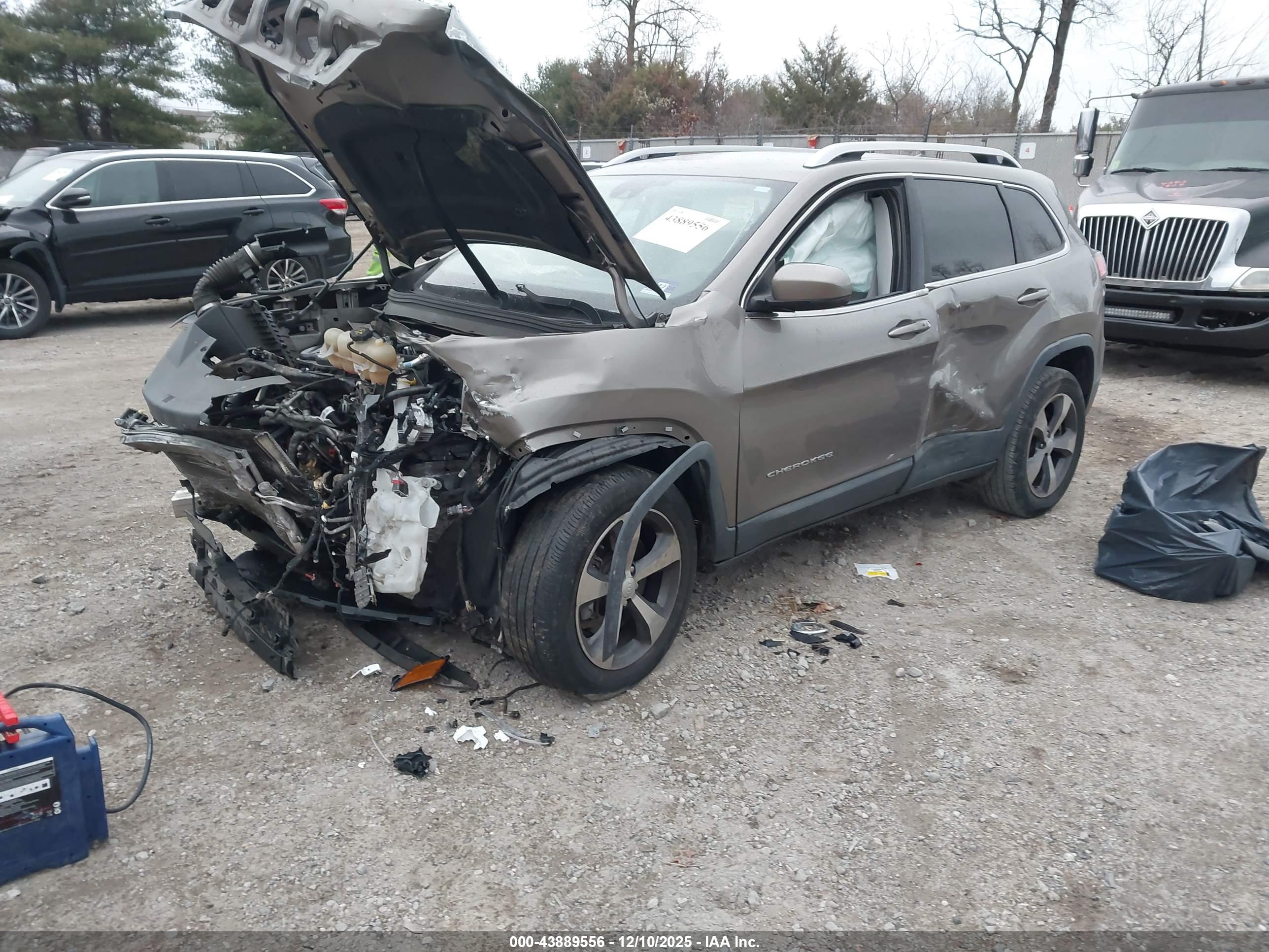 JEEP CHEROKEE image 2