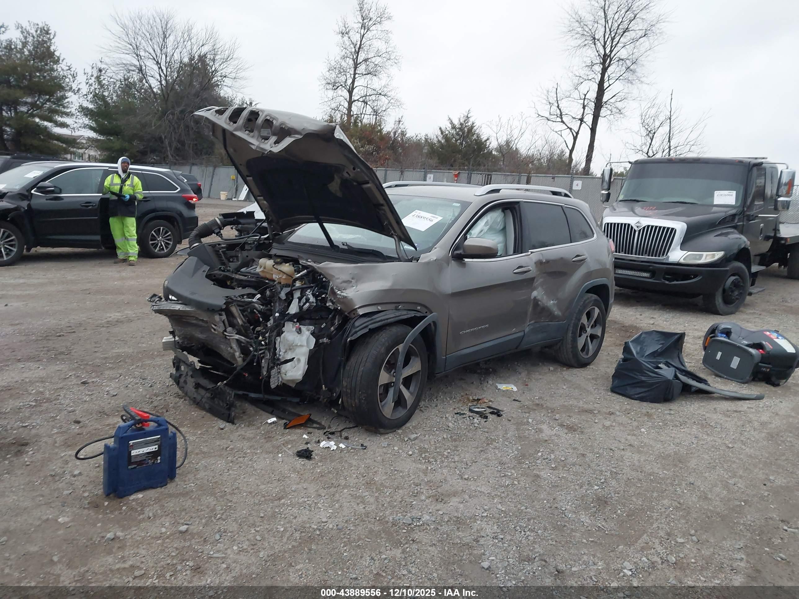 JEEP CHEROKEE image 6