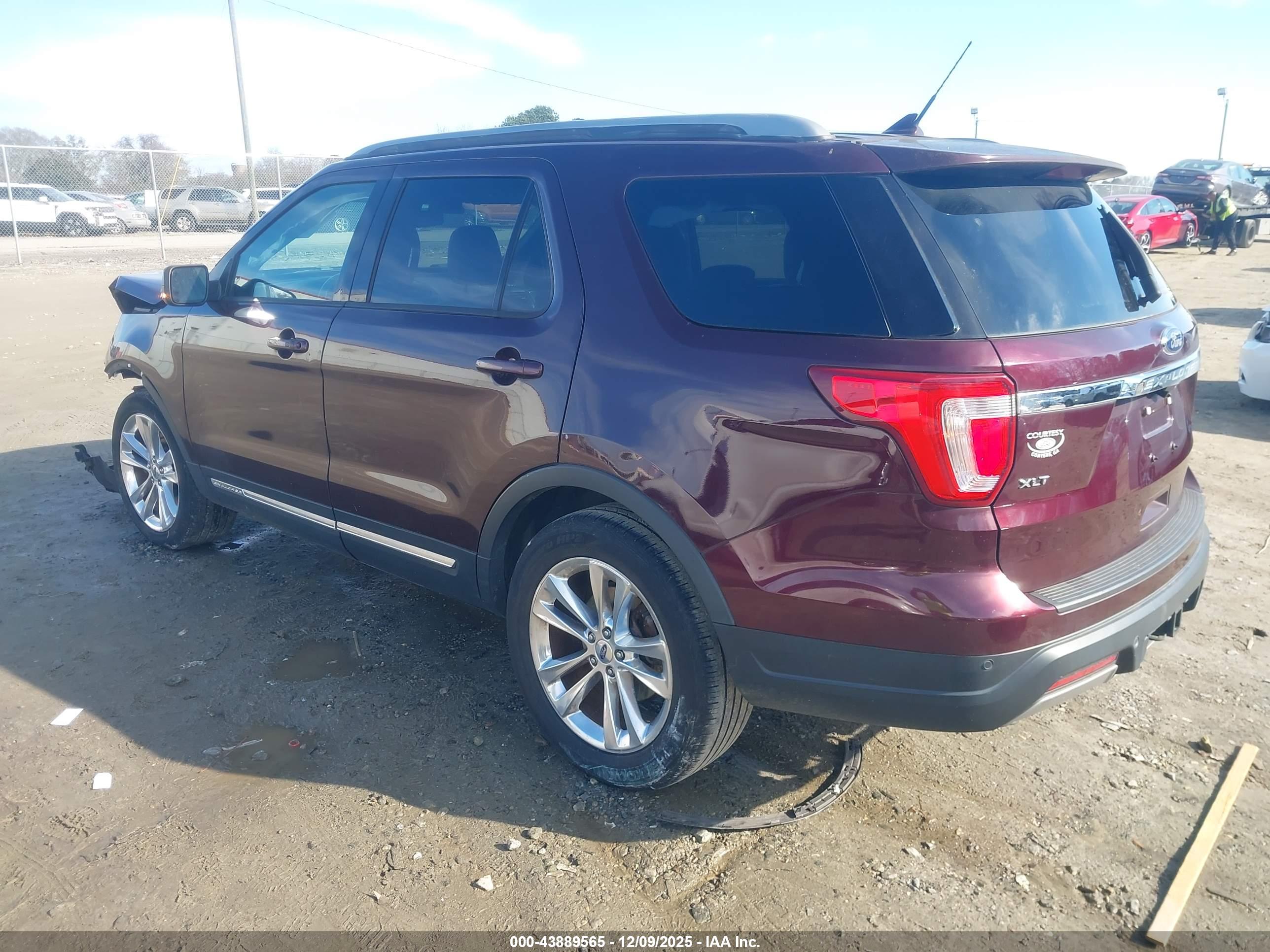 FORD EXPLORER image 3