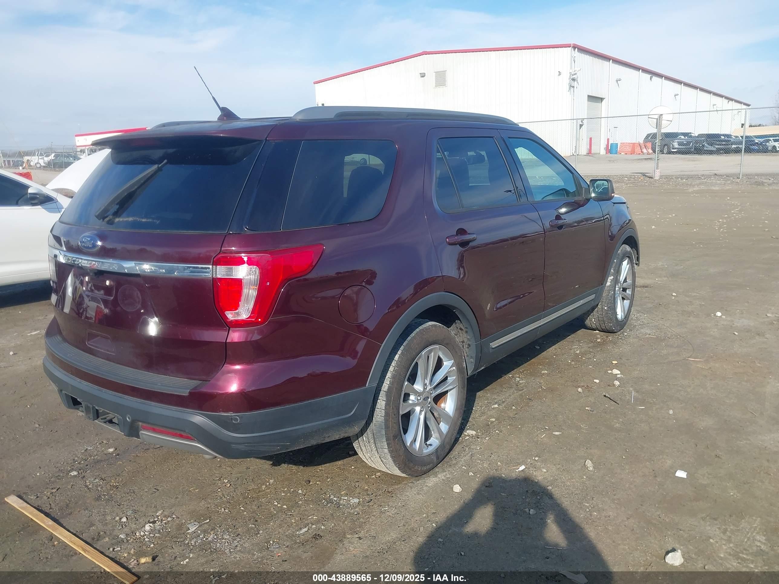 FORD EXPLORER image 4