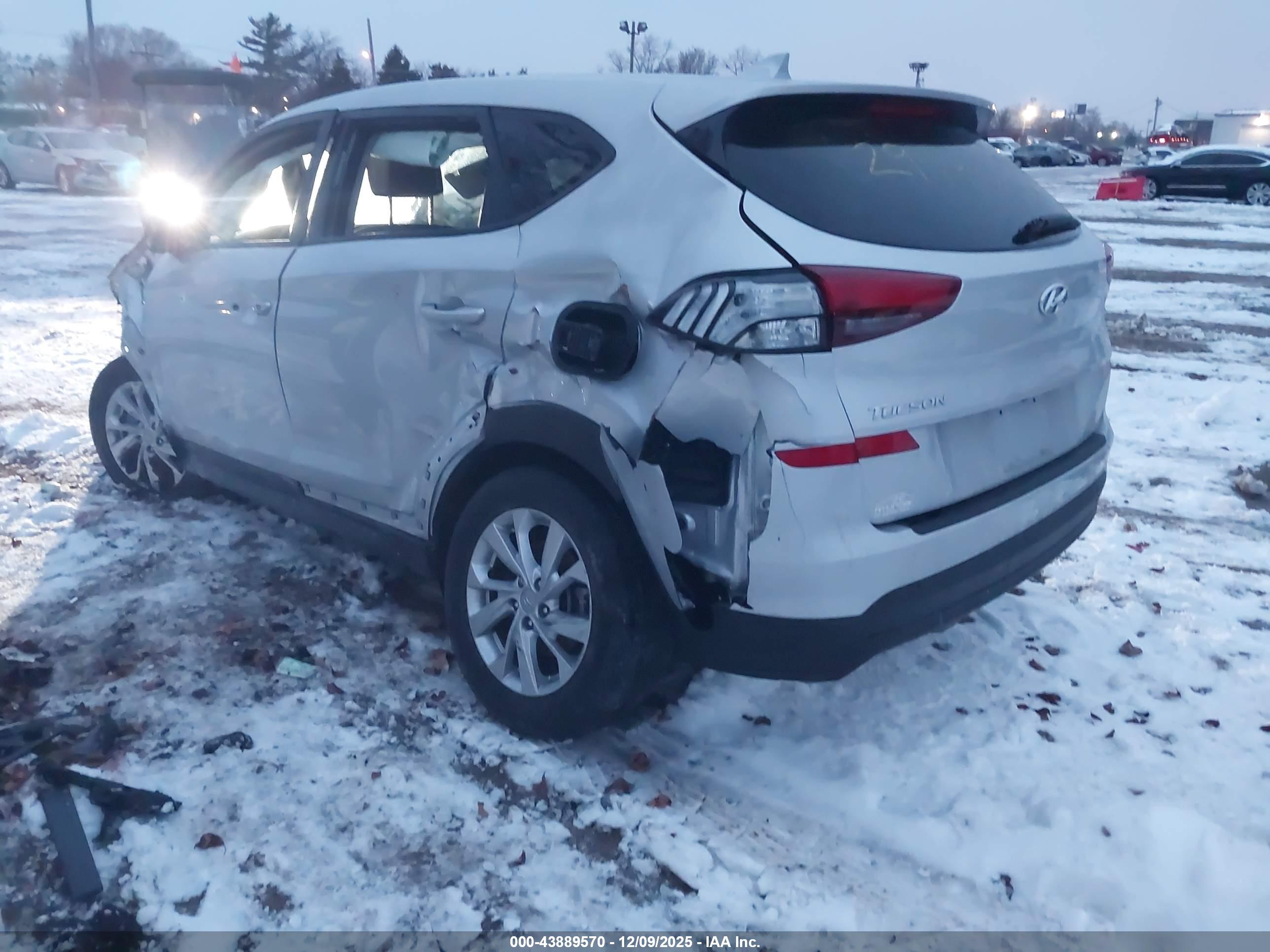 HYUNDAI TUCSON image 3