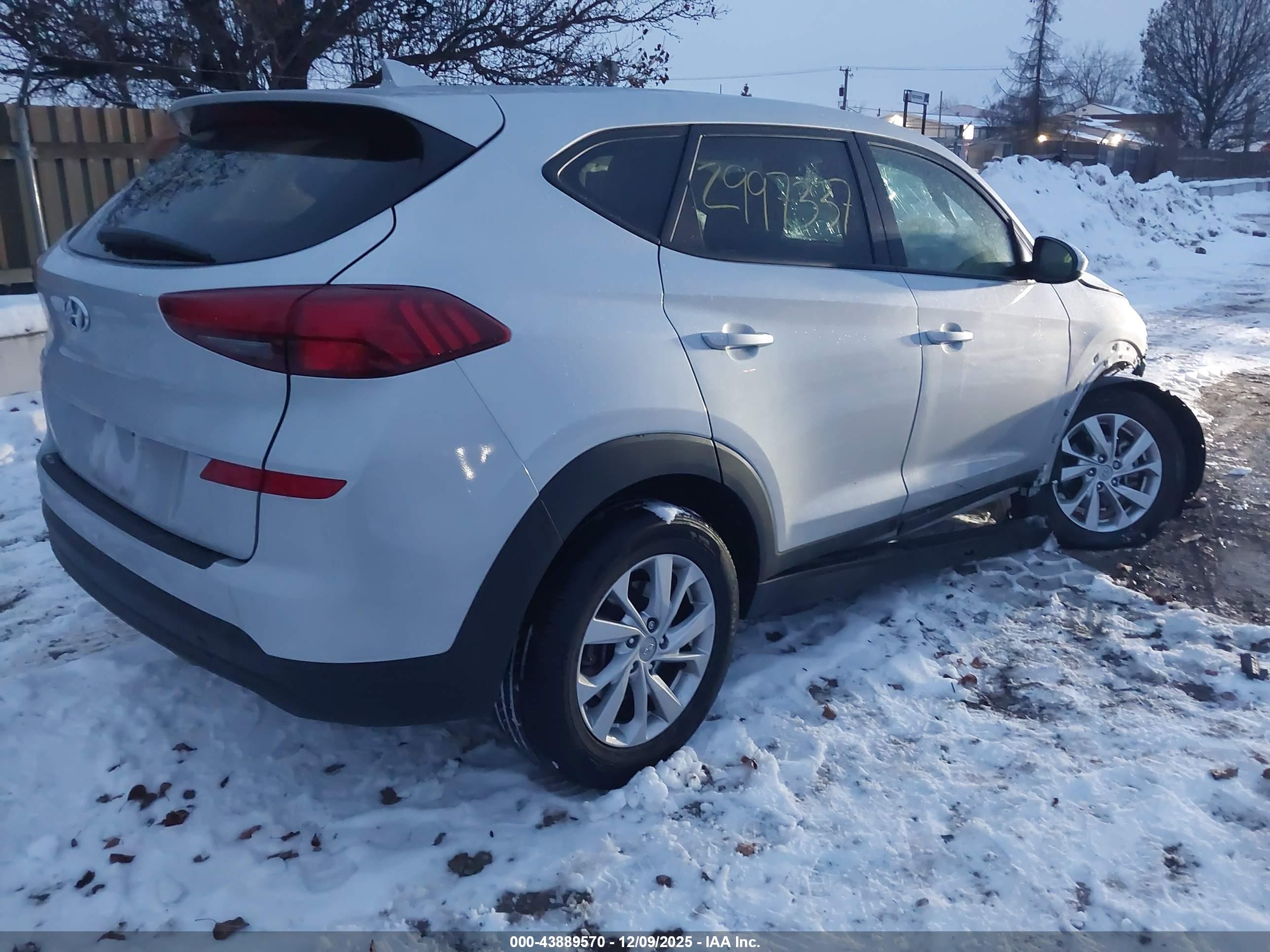 HYUNDAI TUCSON image 4