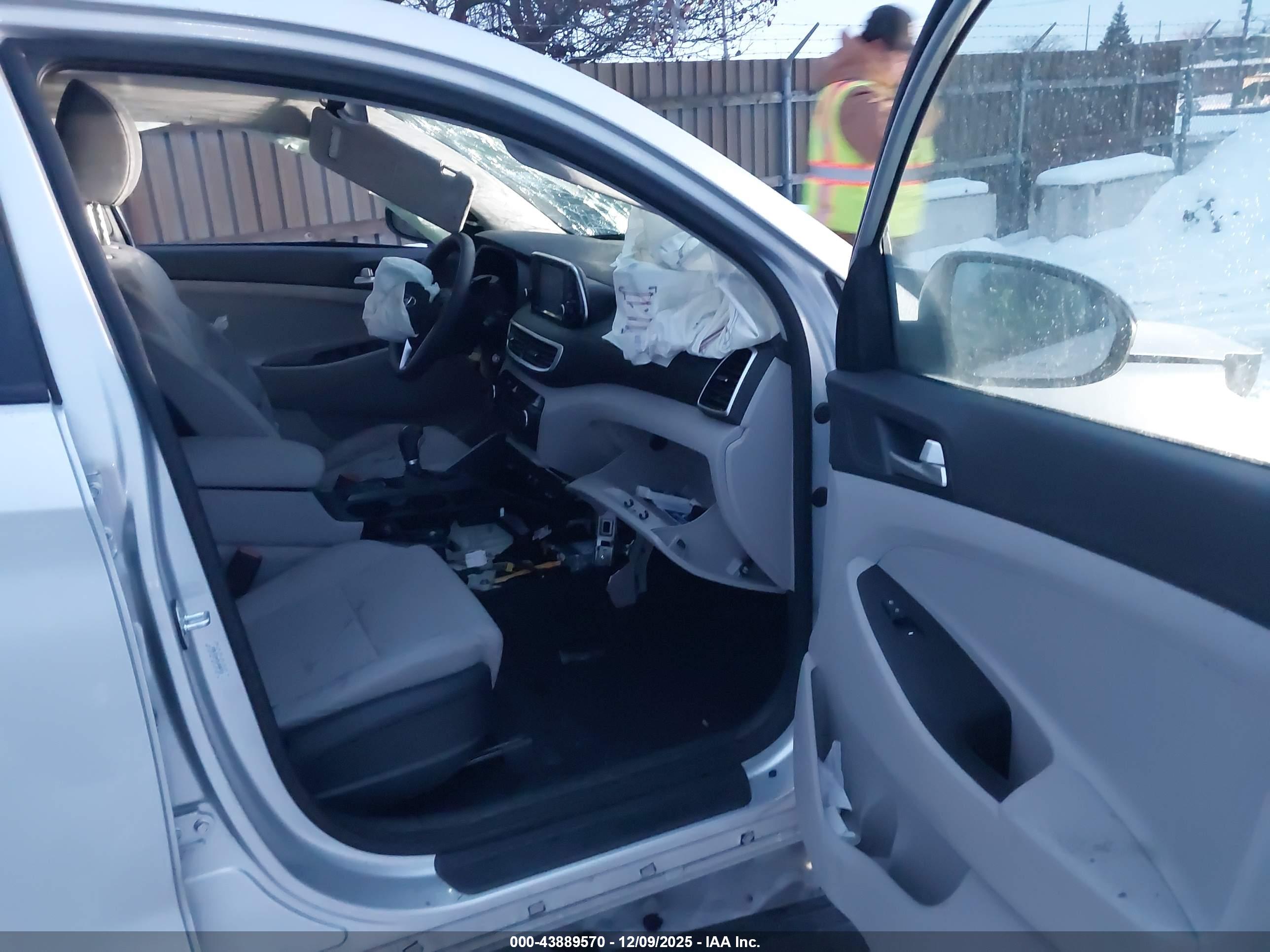 HYUNDAI TUCSON image 5