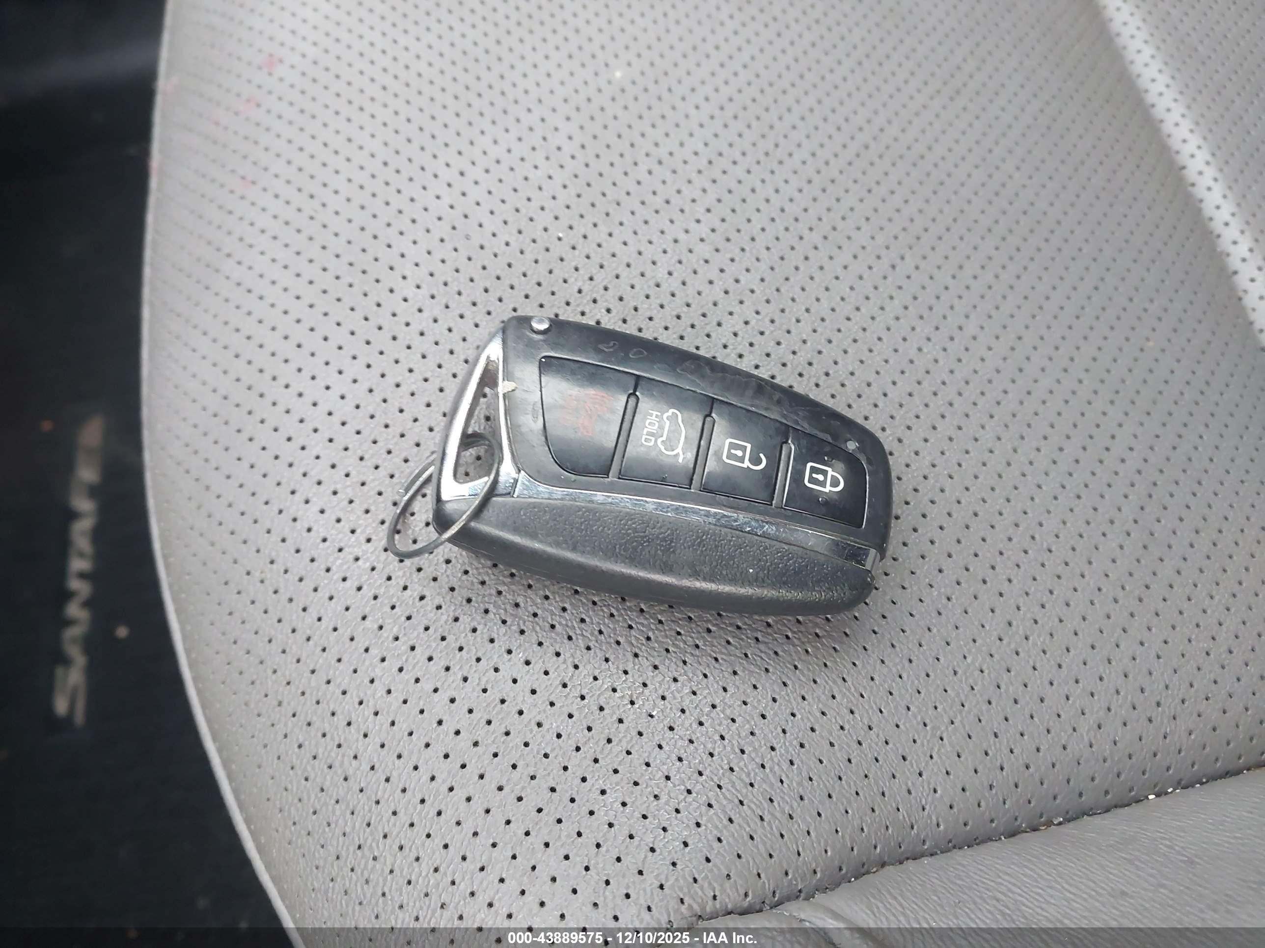 HYUNDAI SANTA image 11