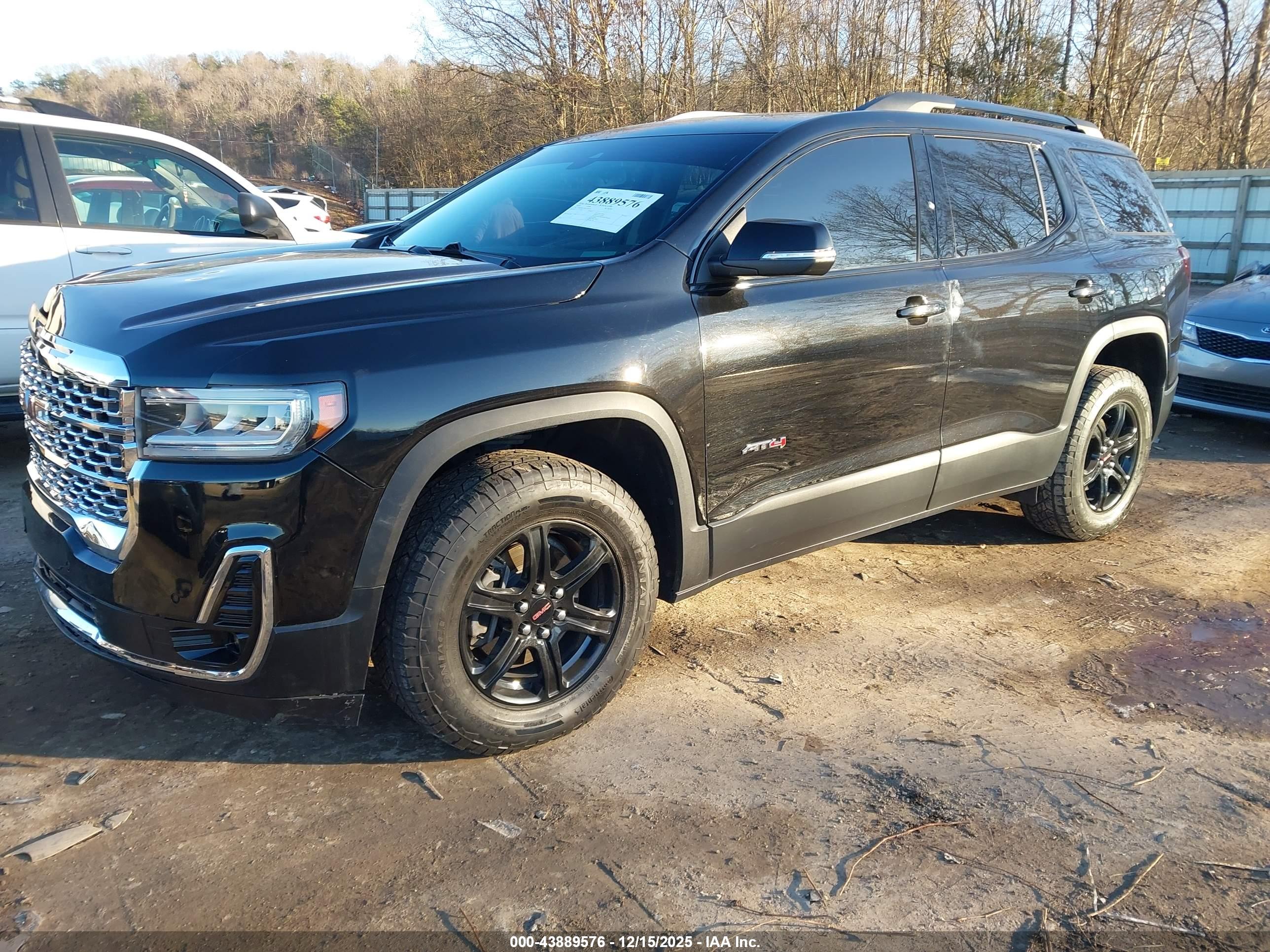 GMC ACADIA image 2
