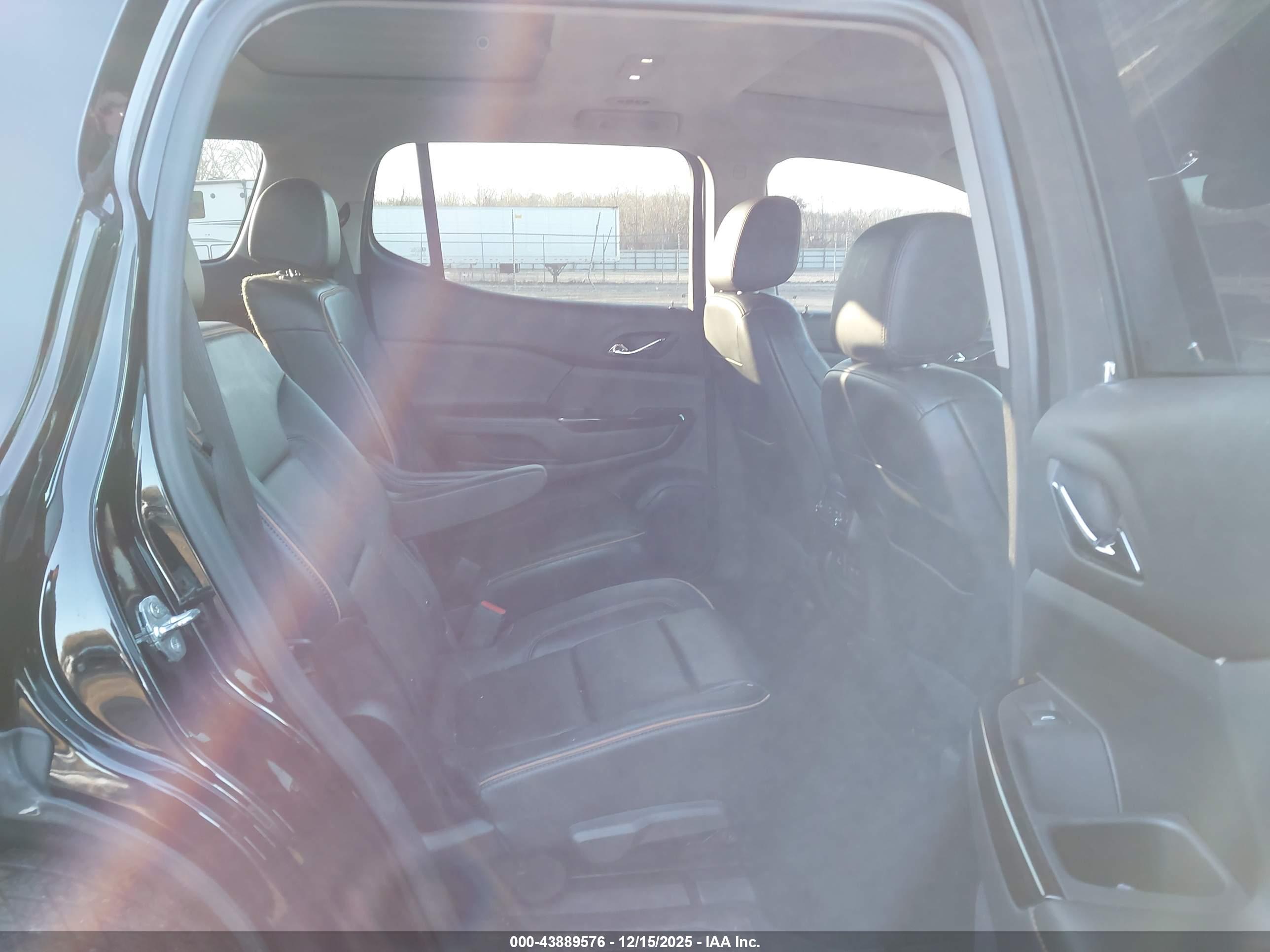 GMC ACADIA image 8