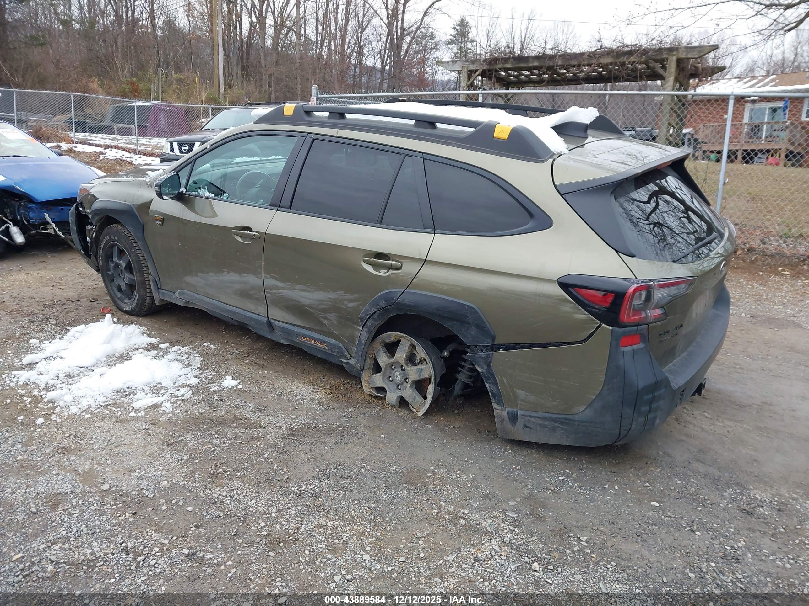 SUBARU OUTBACK image 3