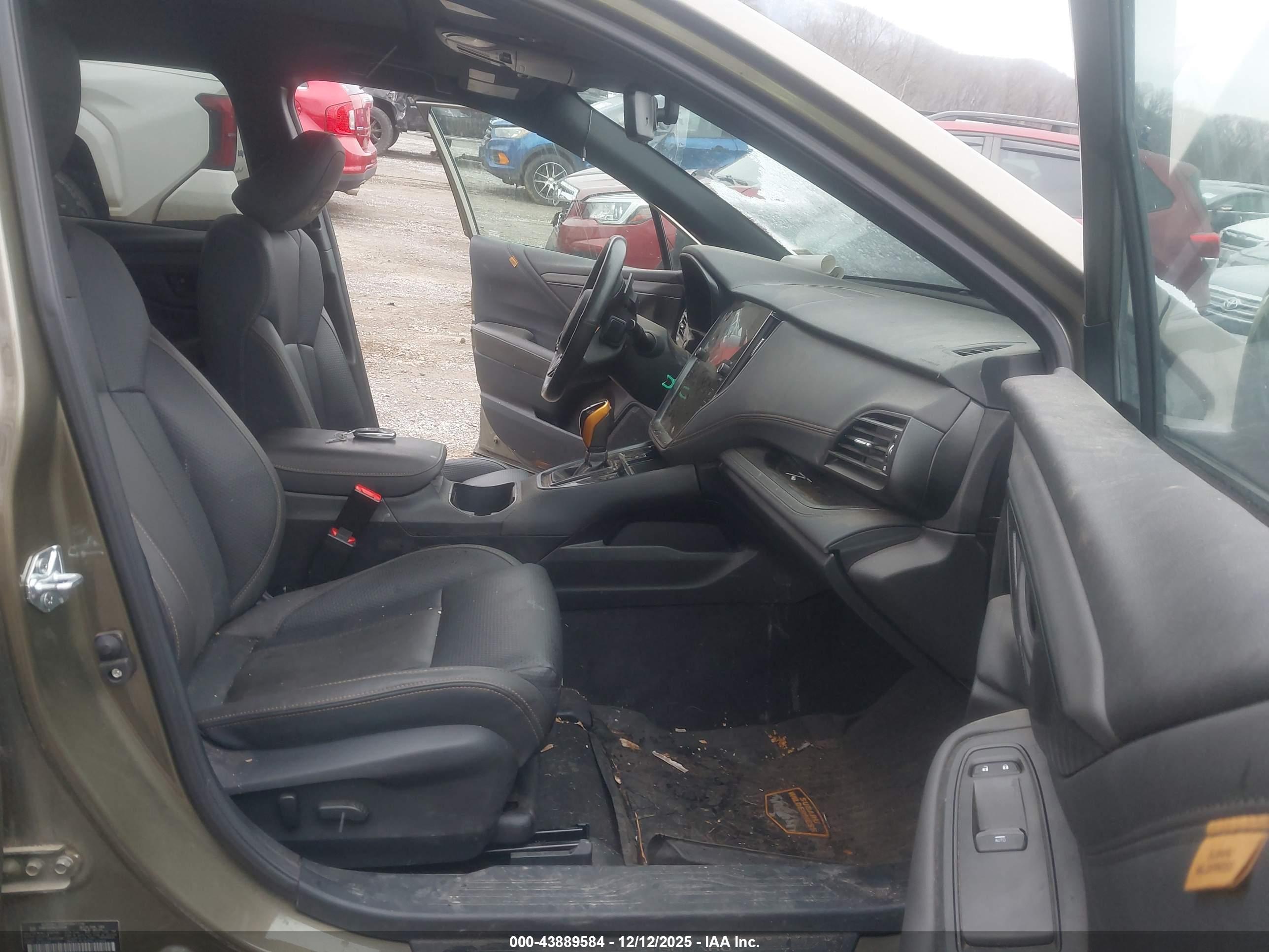 SUBARU OUTBACK image 5