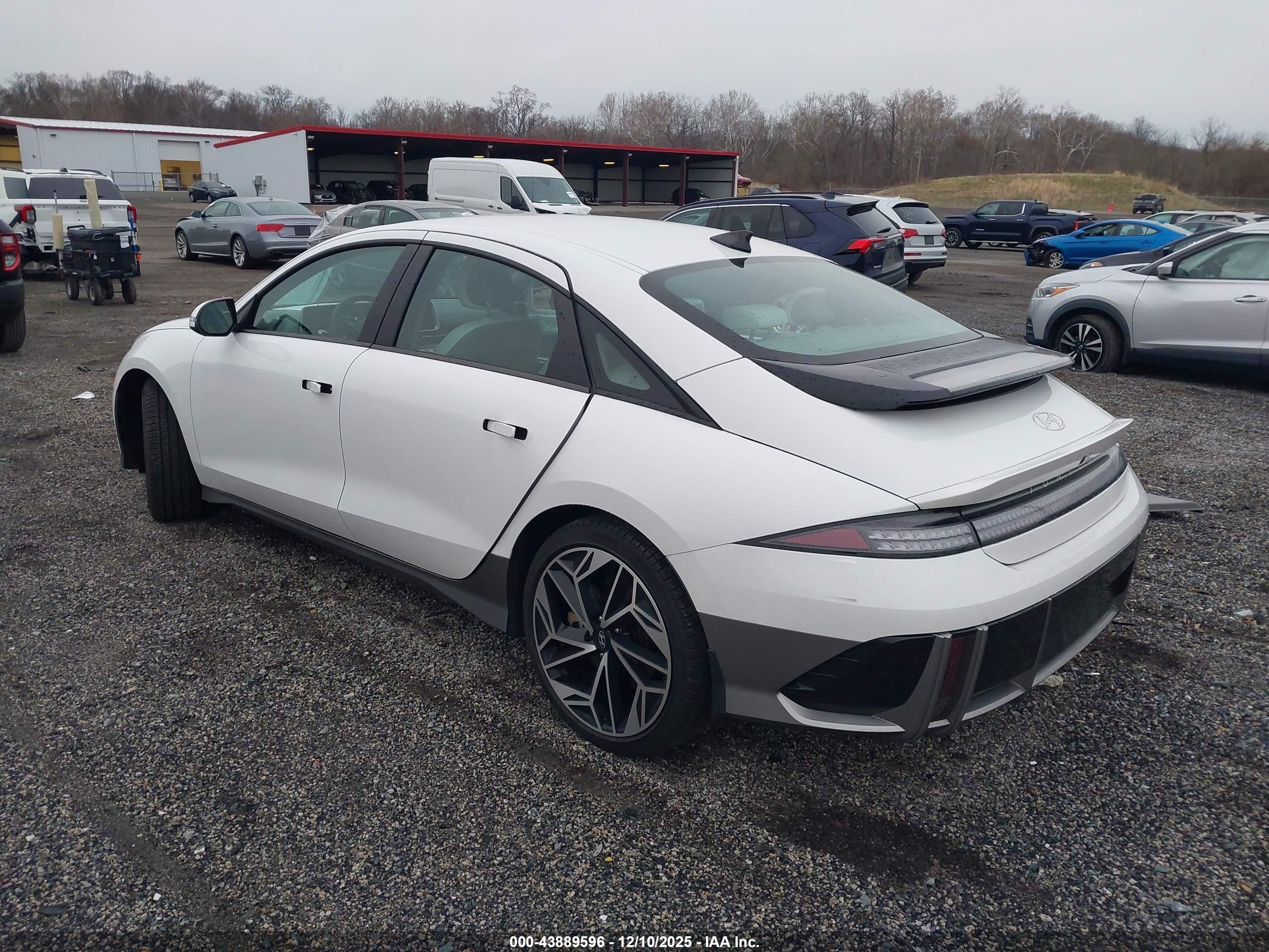 HYUNDAI IONIQ image 3