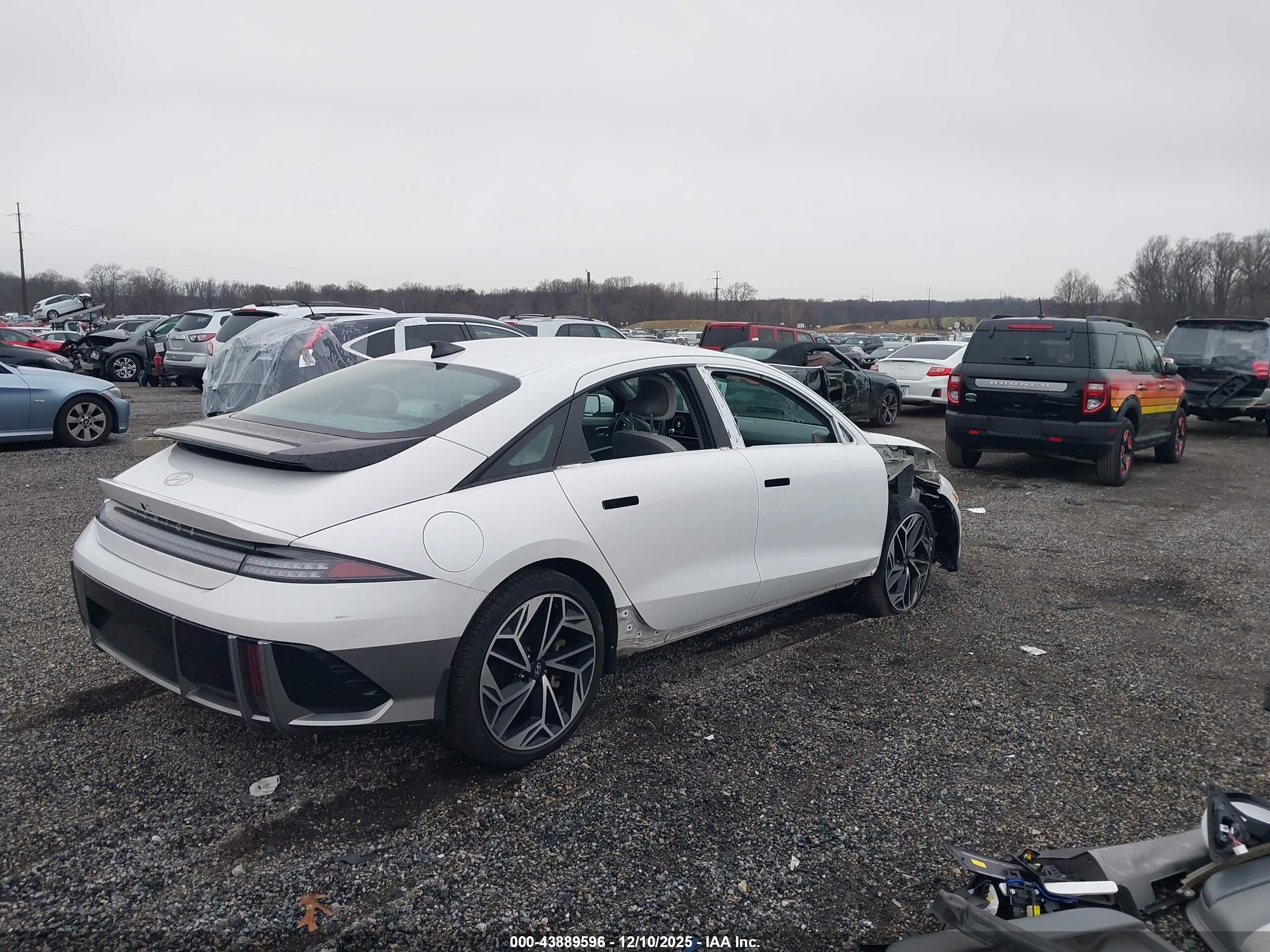 HYUNDAI IONIQ image 4
