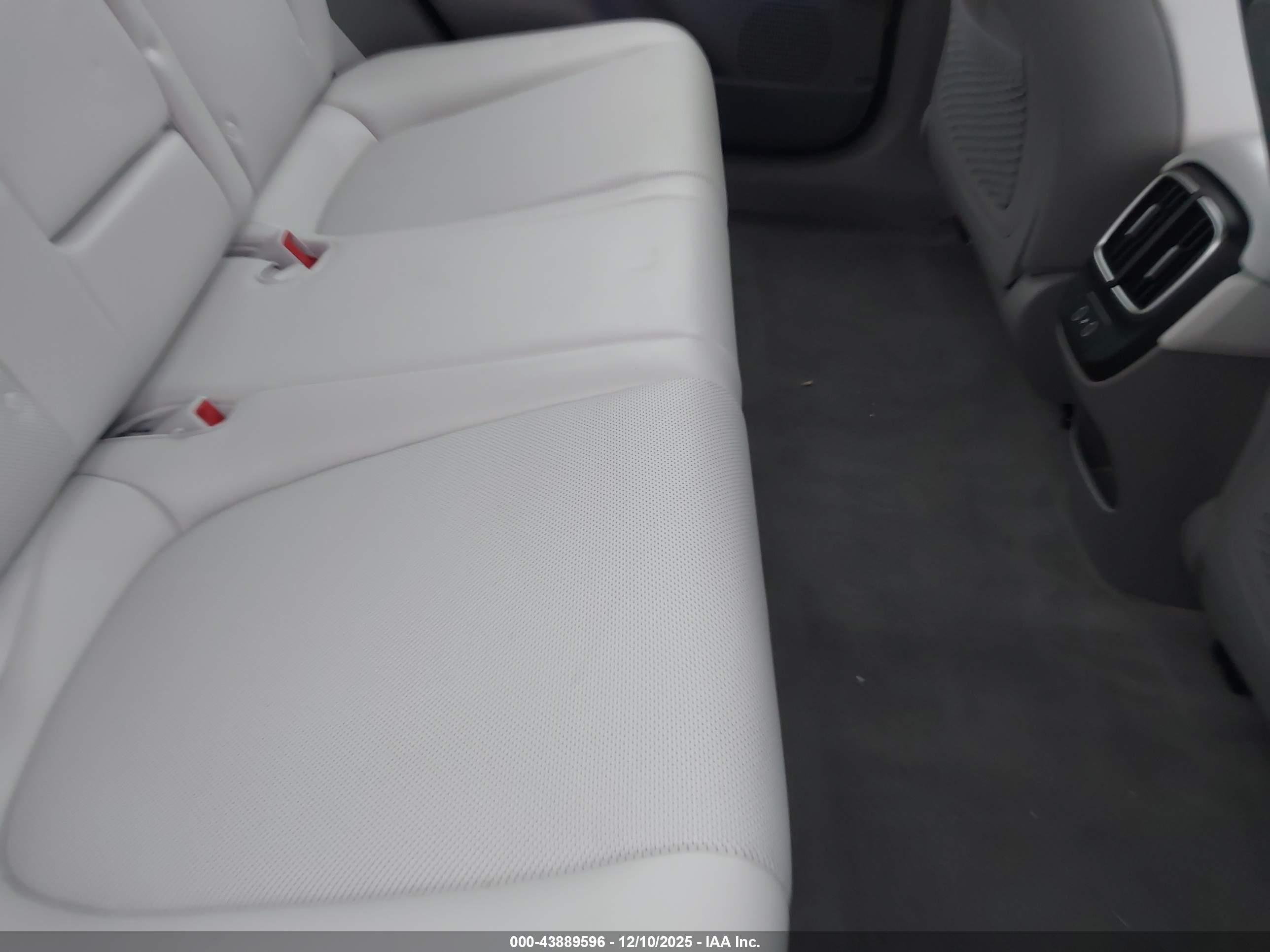HYUNDAI IONIQ image 8