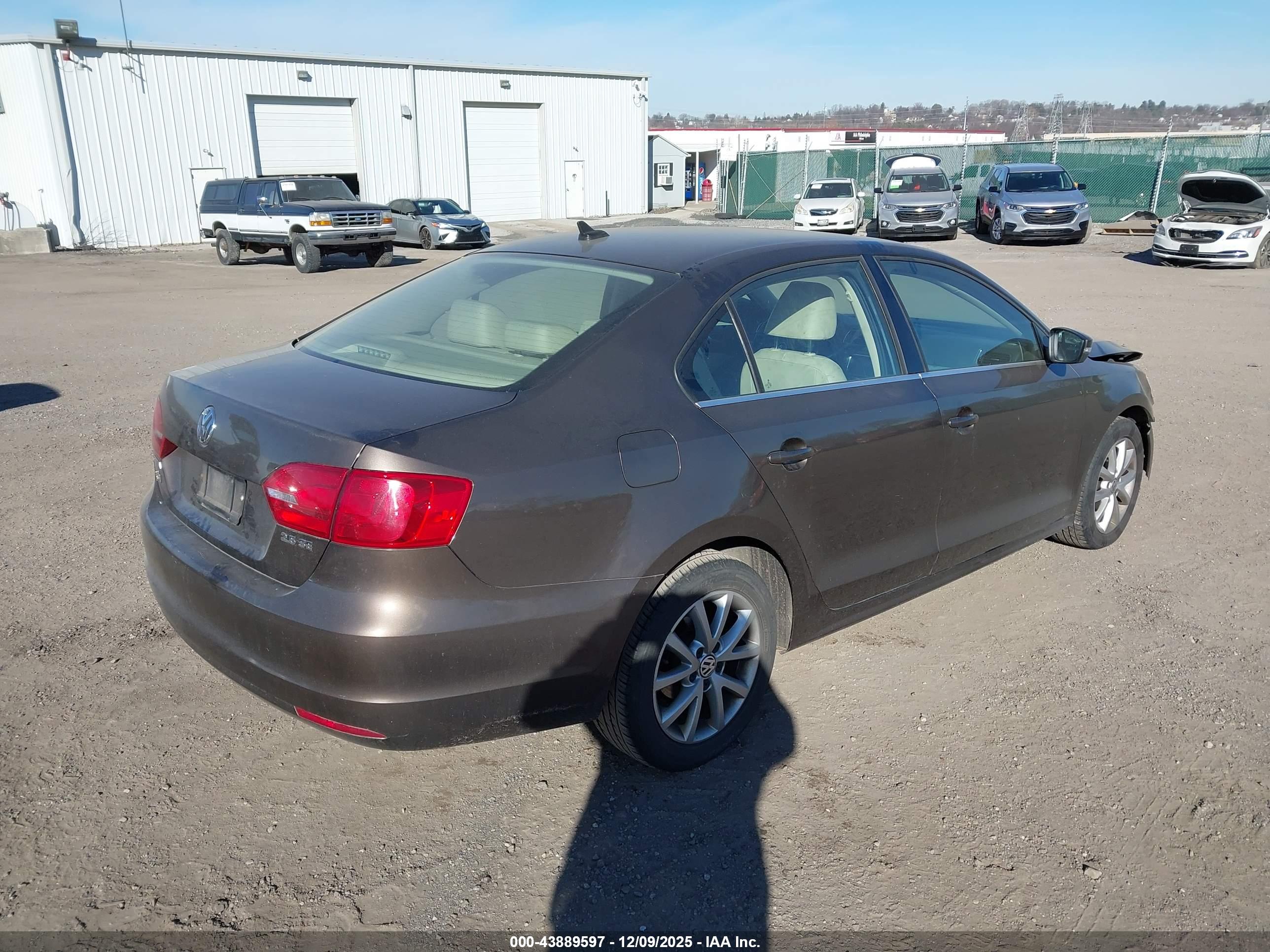 VOLKSWAGEN JETTA image 4