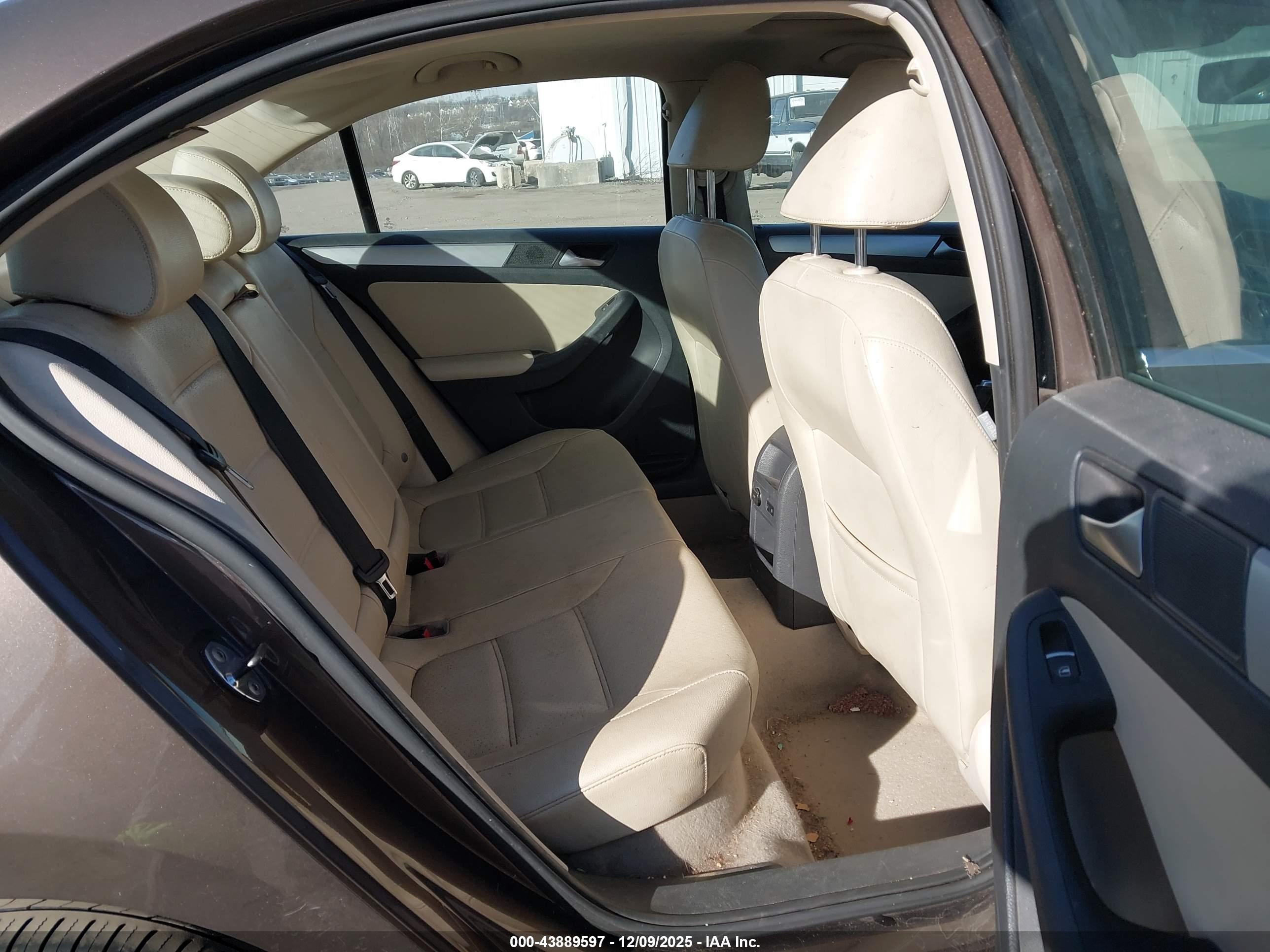 VOLKSWAGEN JETTA image 8