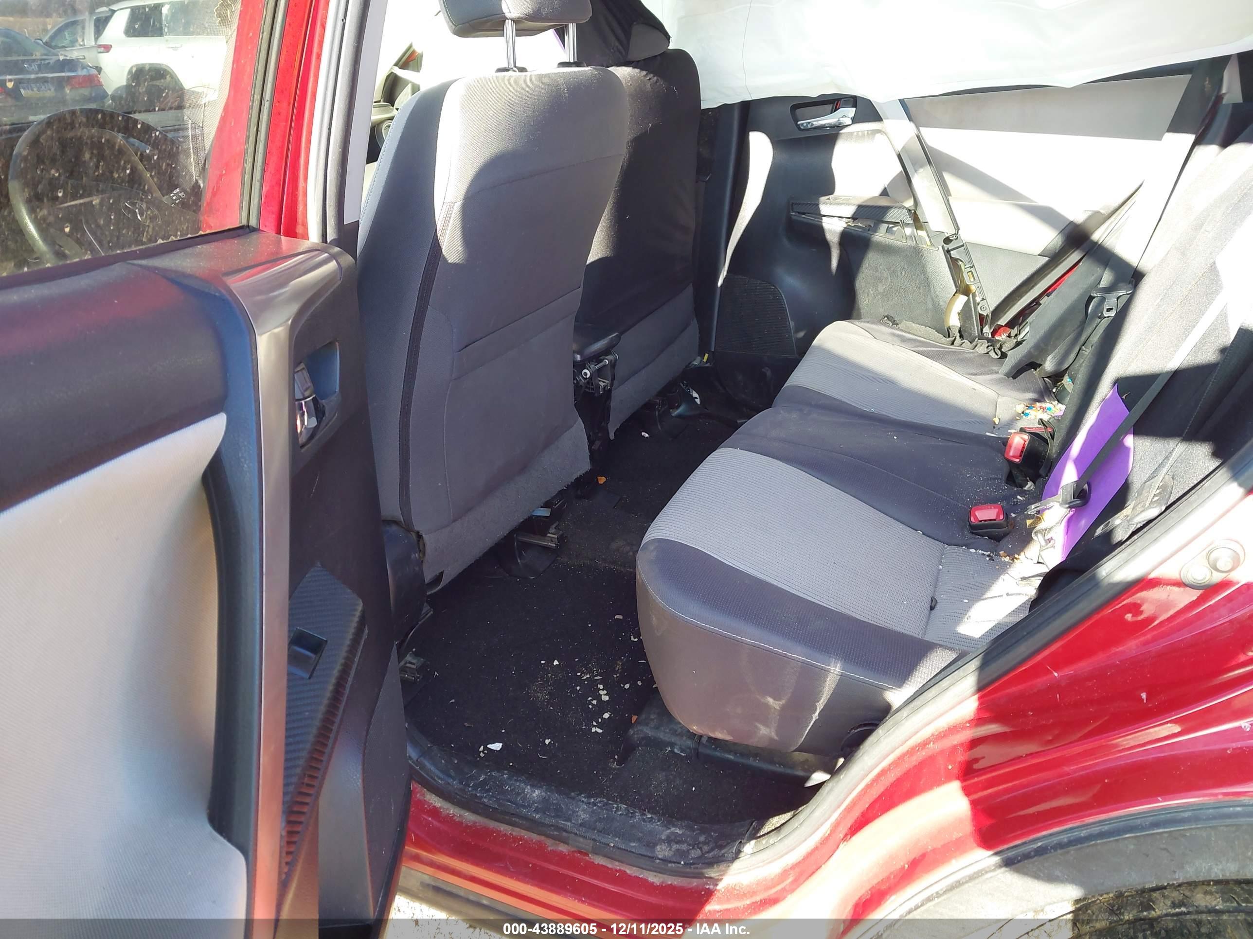 TOYOTA RAV4 image 8
