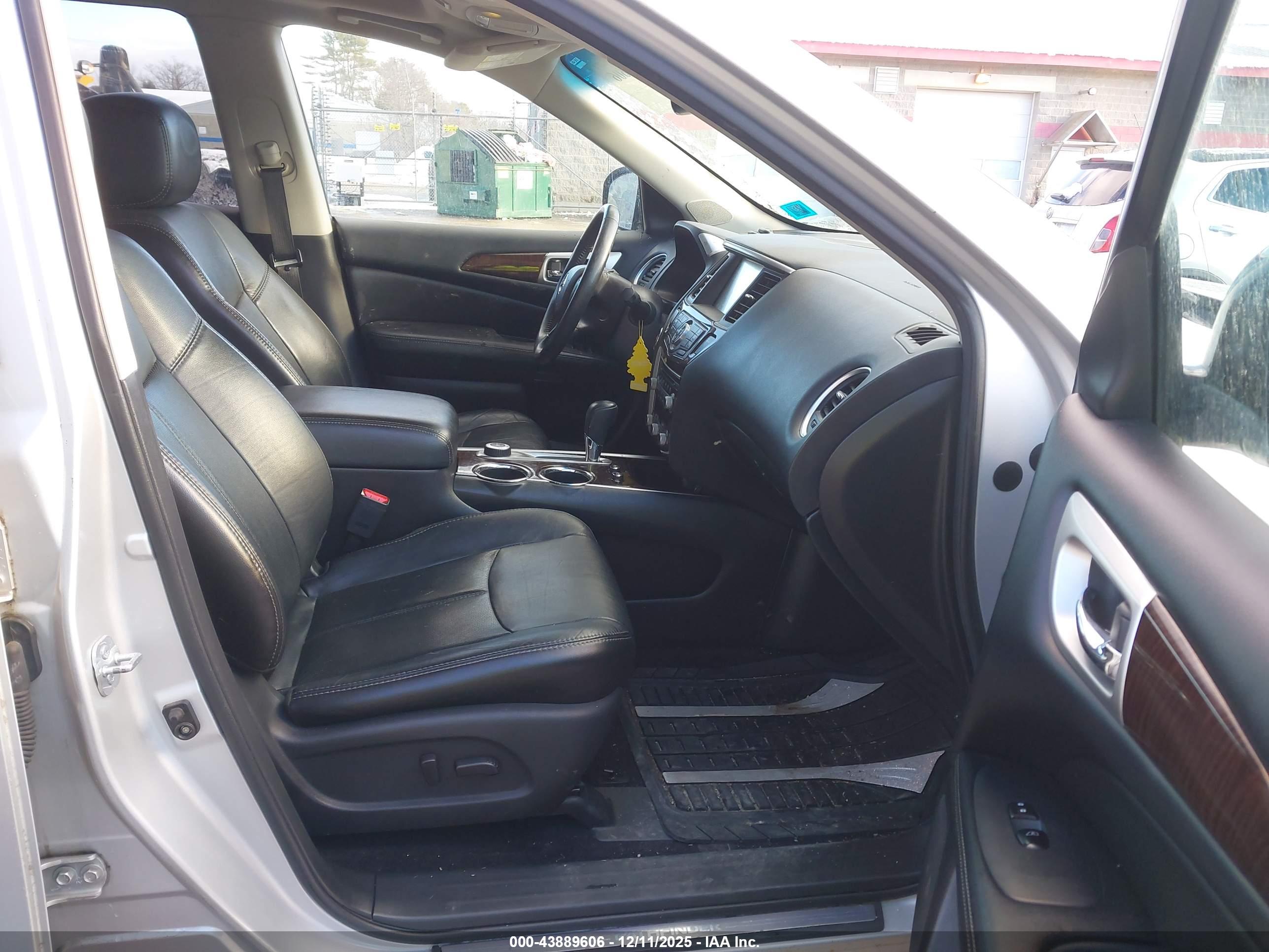 NISSAN PATHFINDER image 5
