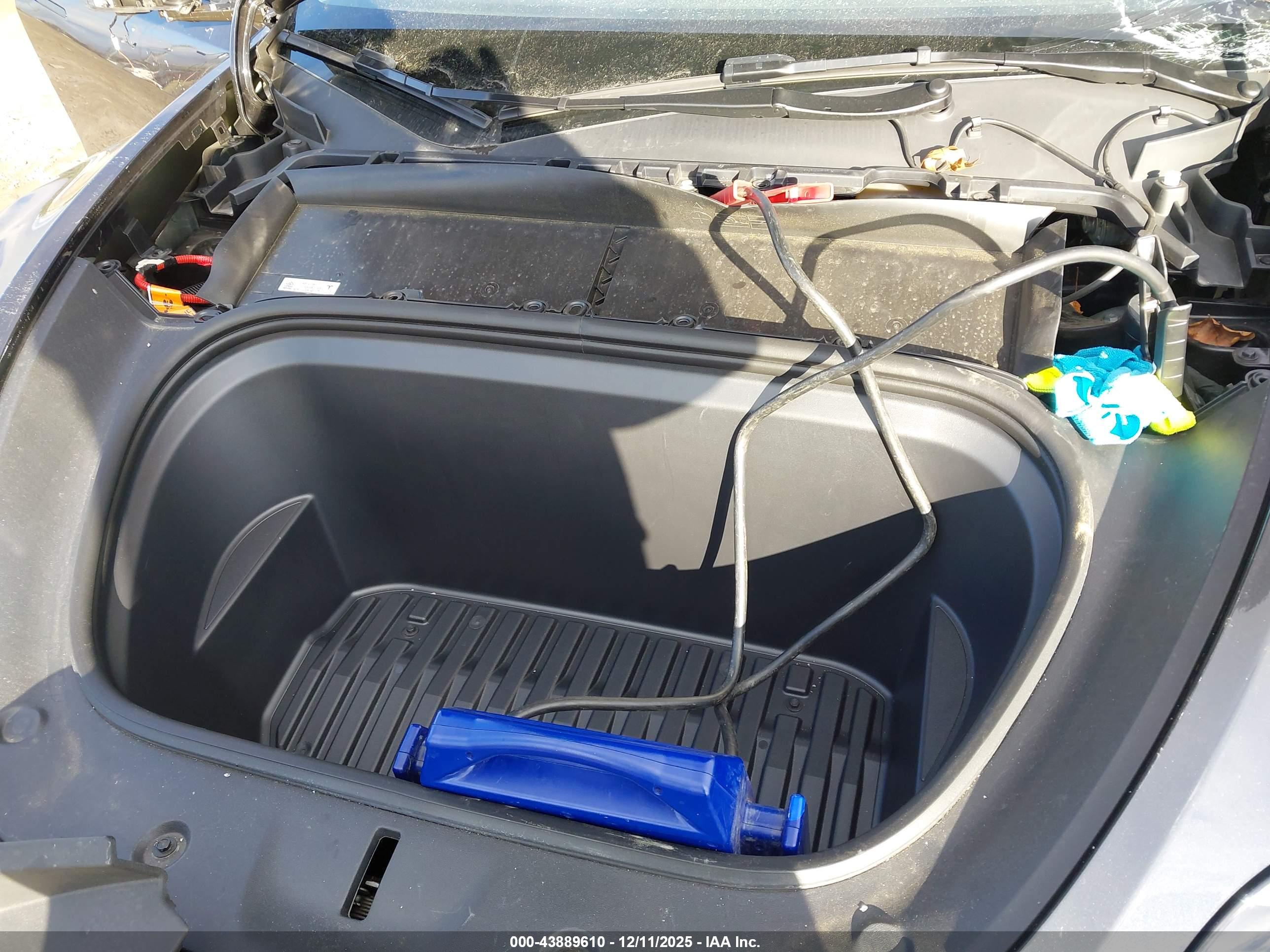 TESLA MODEL image 10