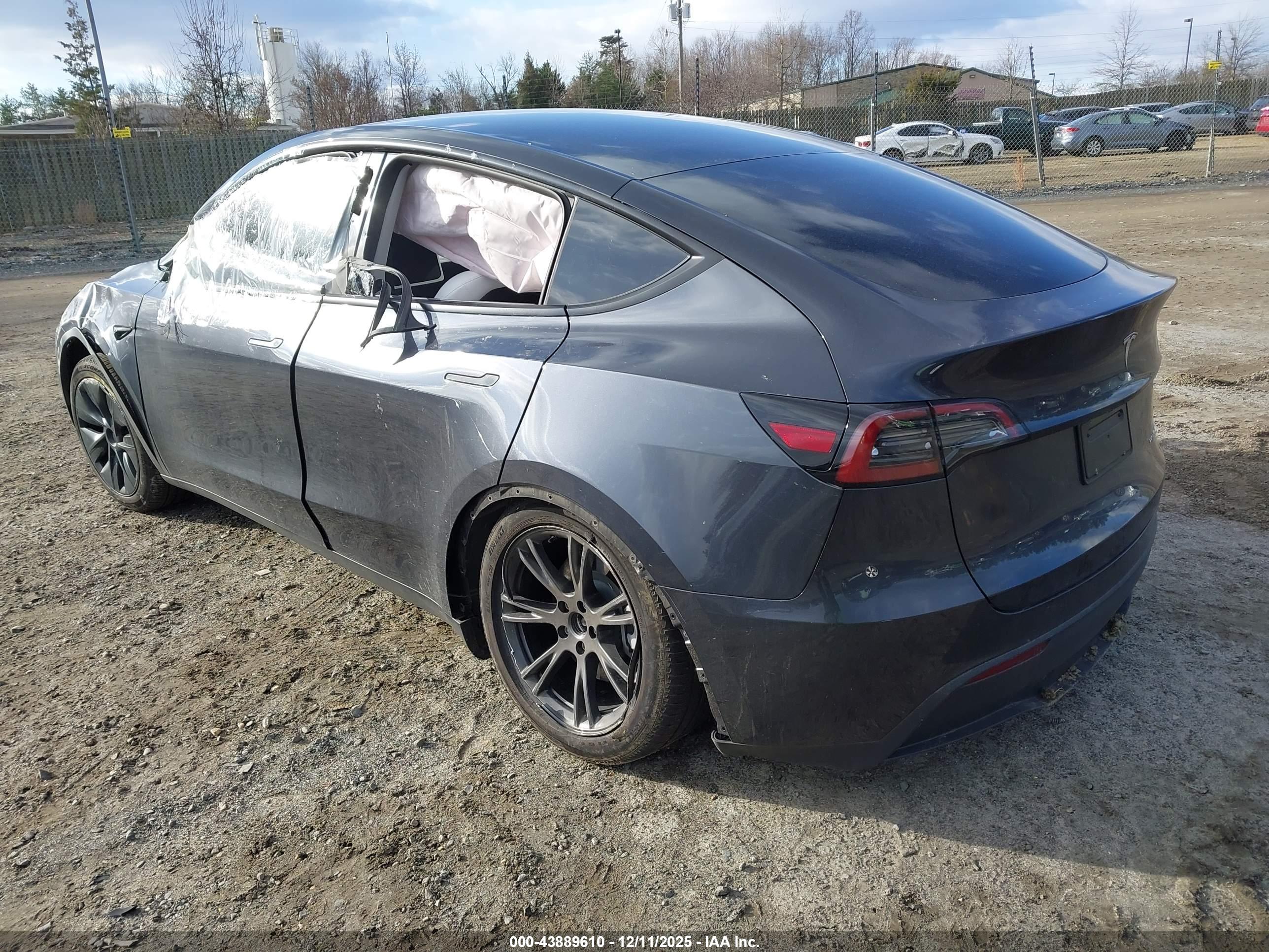 TESLA MODEL image 3