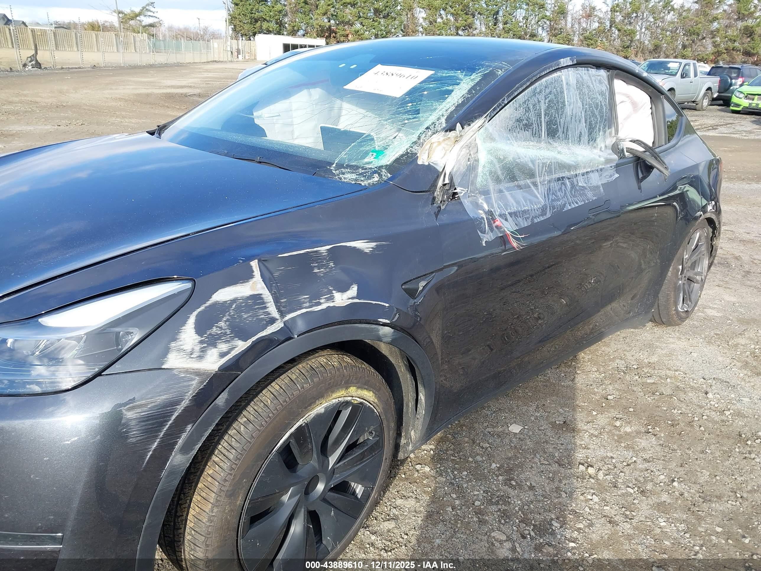 TESLA MODEL image 6