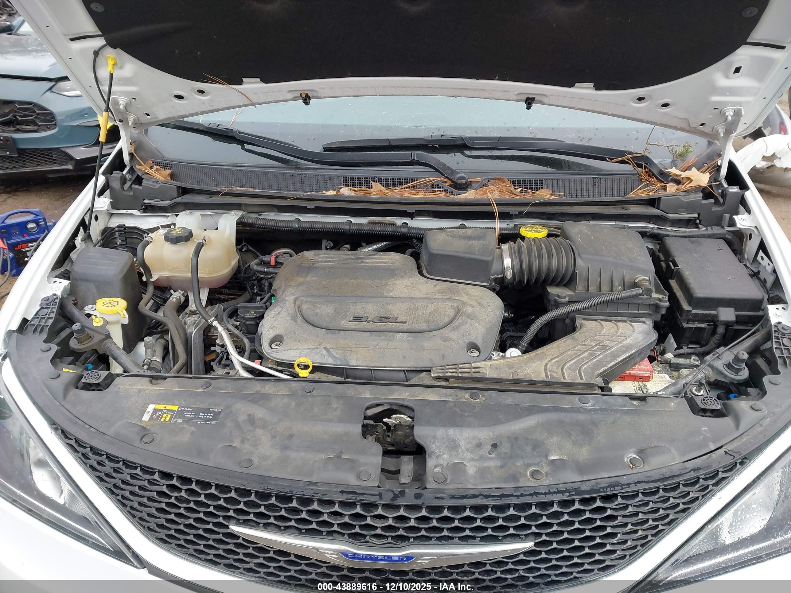 CHRYSLER PACIFICA image 10