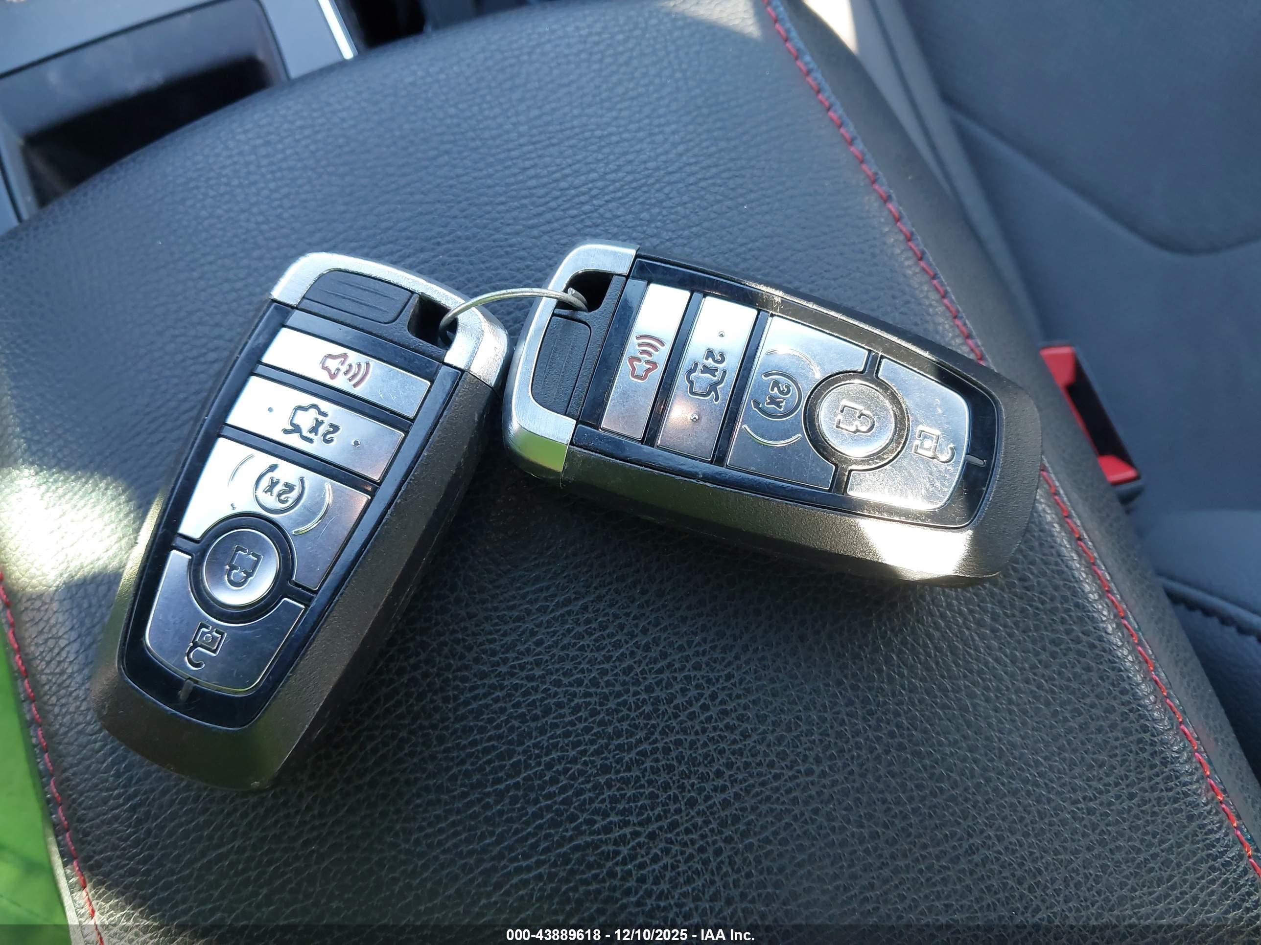 FORD FUSION image 11