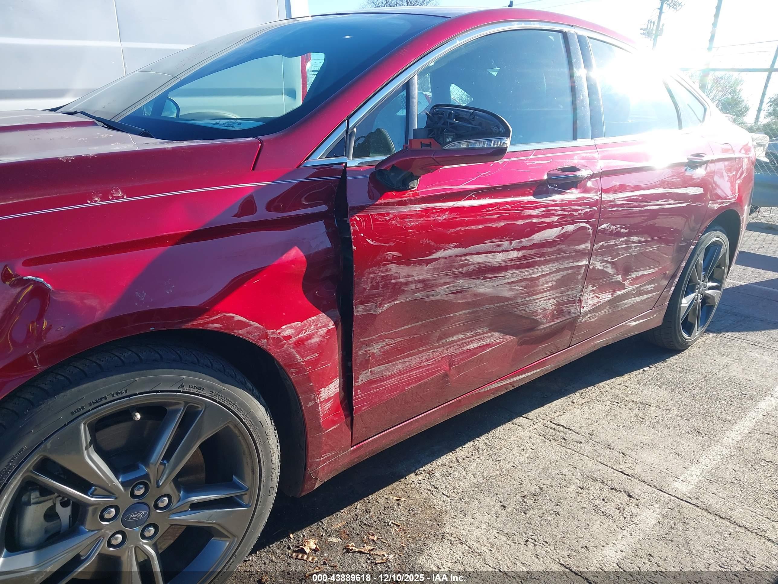 FORD FUSION image 6