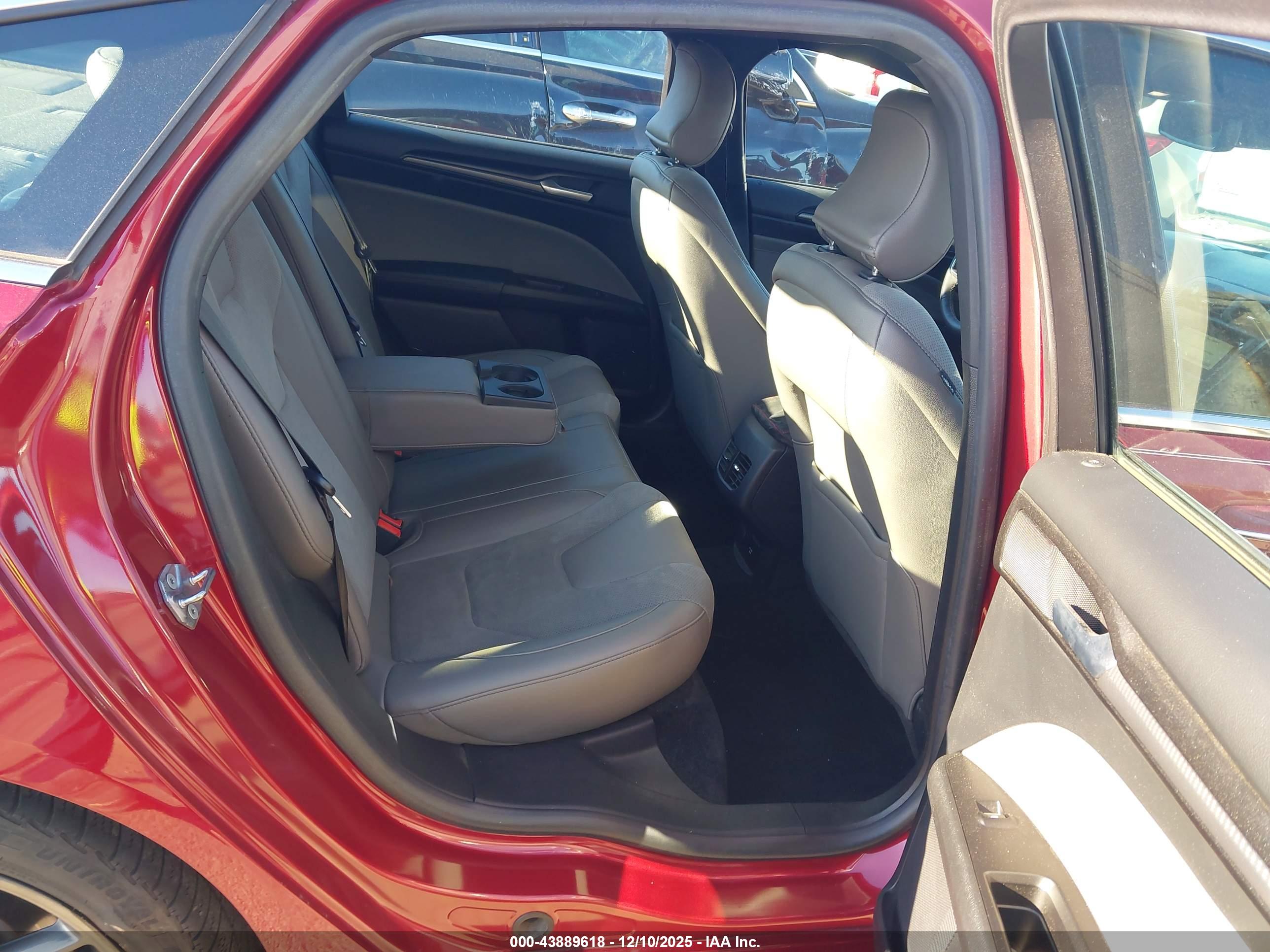 FORD FUSION image 8